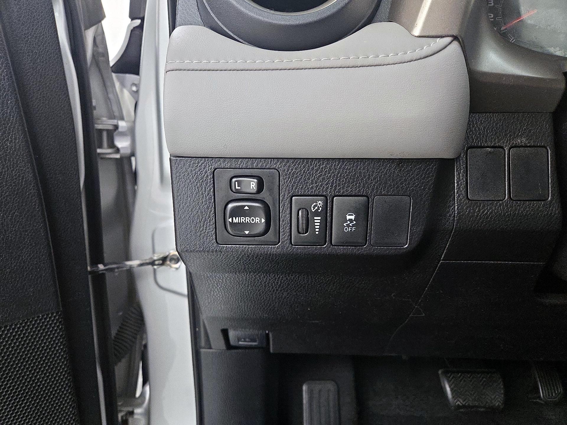 Thumbnail: 2014 Toyota RAV4 - 13