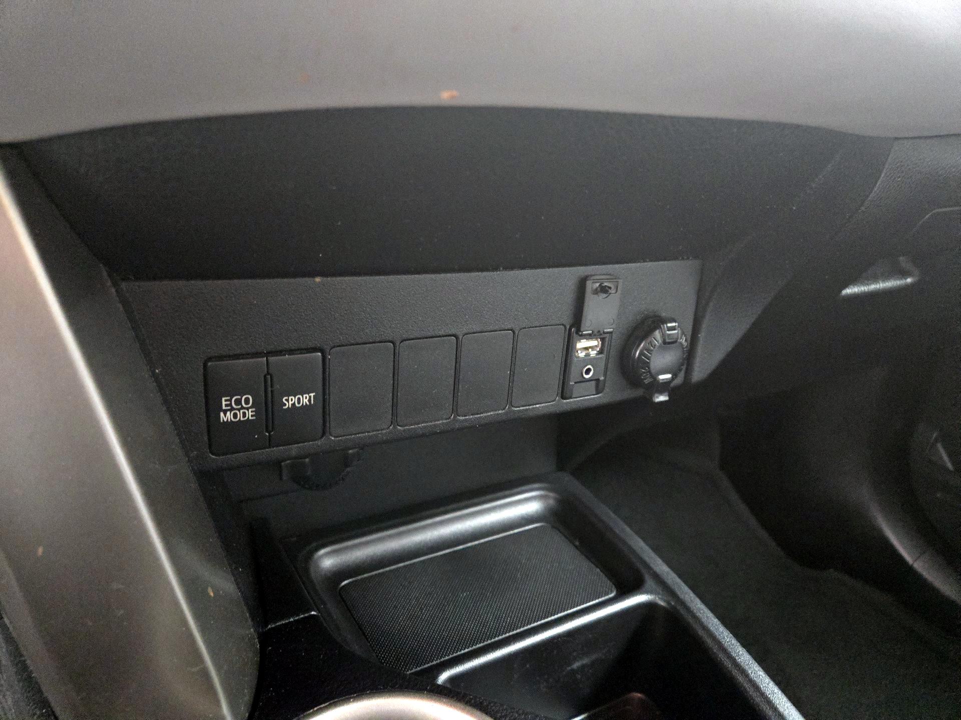 Thumbnail: 2014 Toyota RAV4 - 18