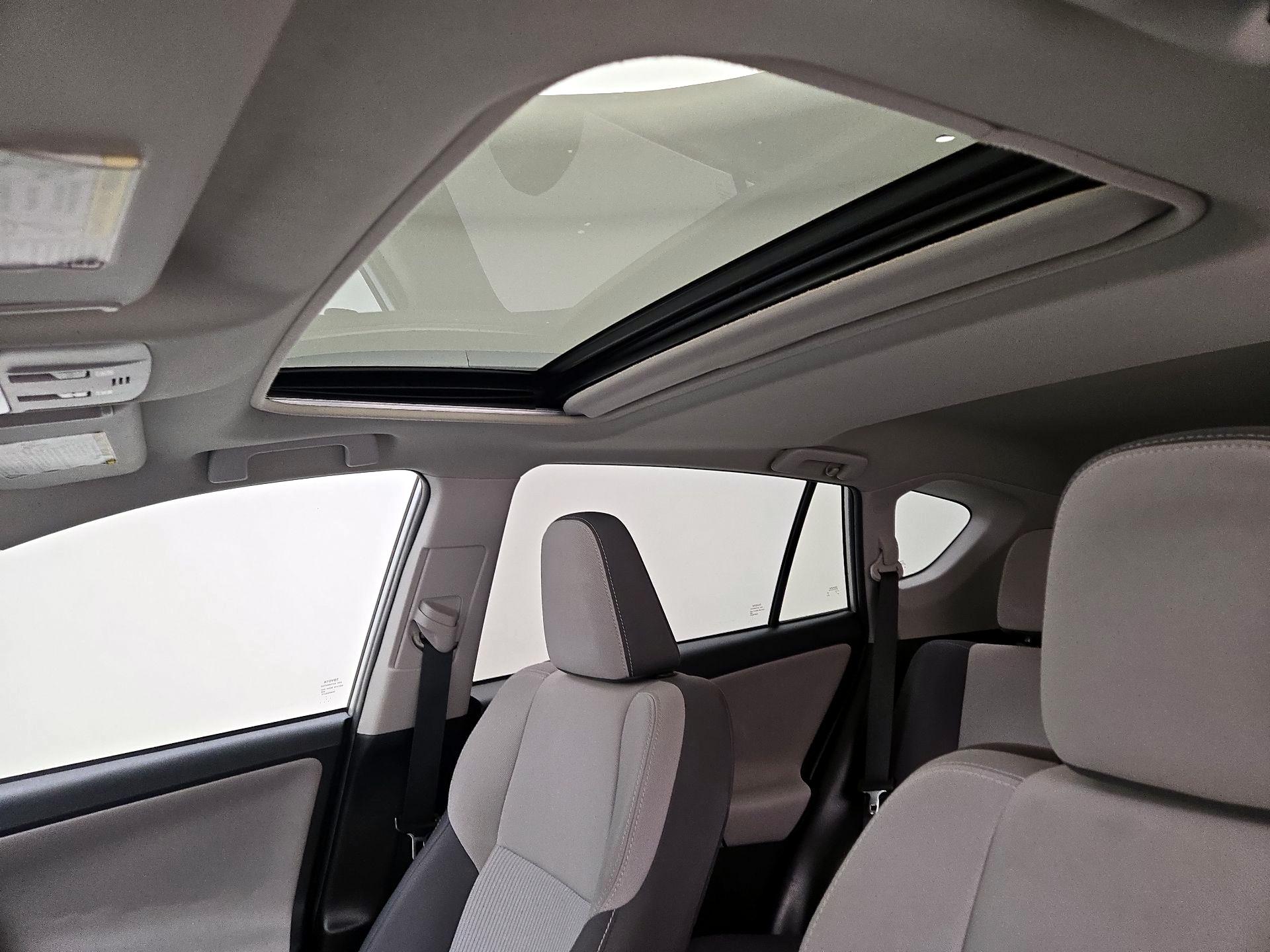 Thumbnail: 2014 Toyota RAV4 - 19