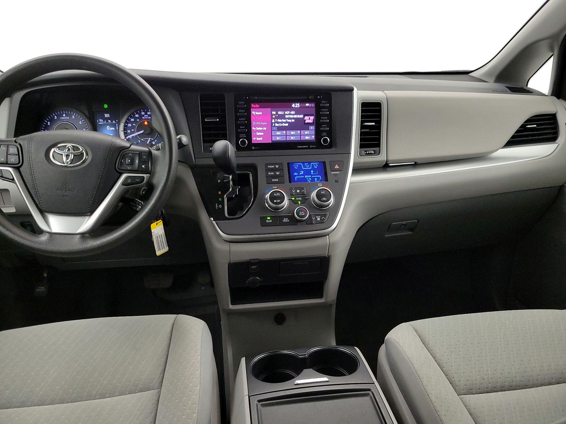 Thumbnail: 2020 Toyota Sienna - 9