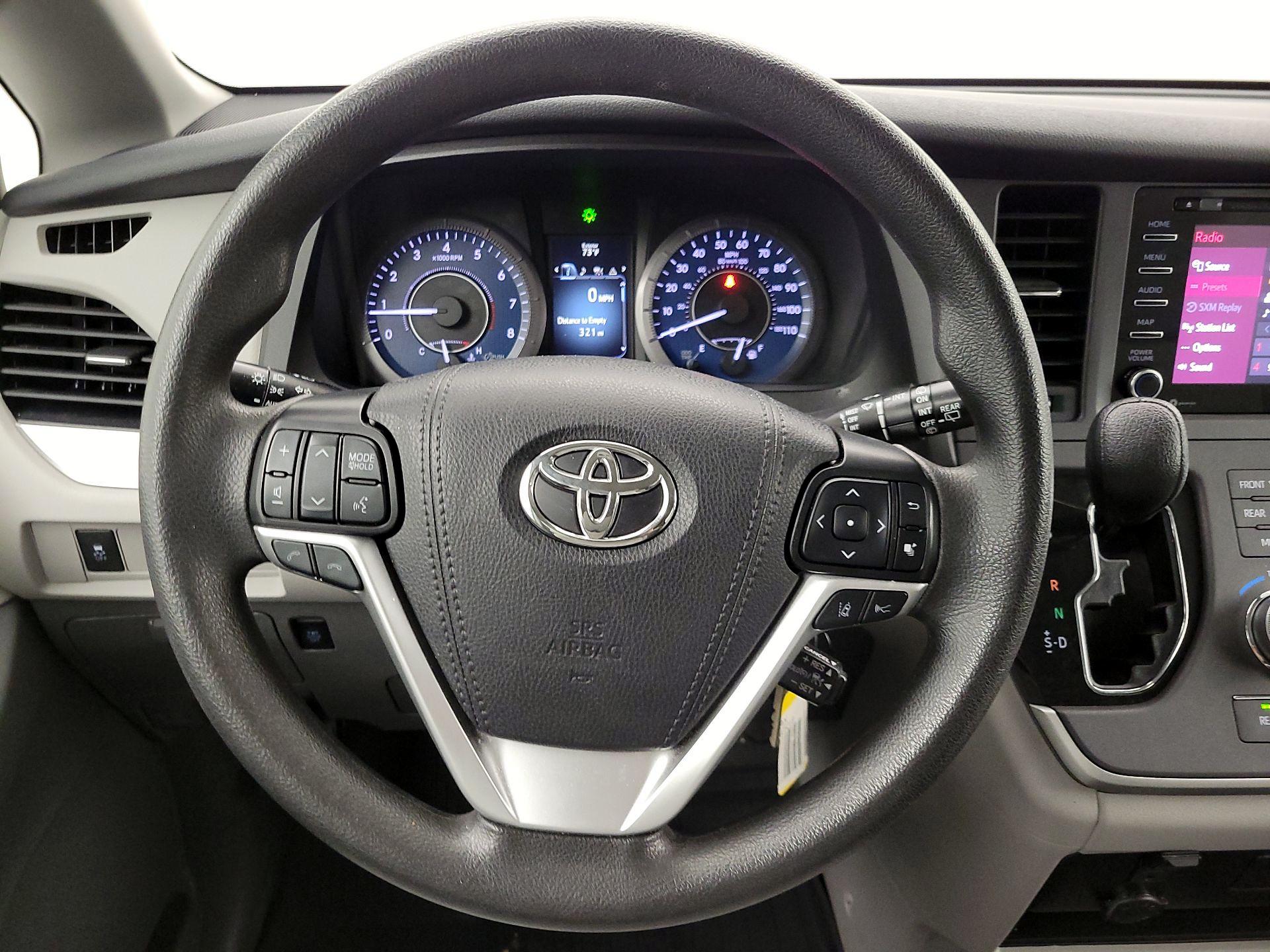 Thumbnail: 2020 Toyota Sienna - 10