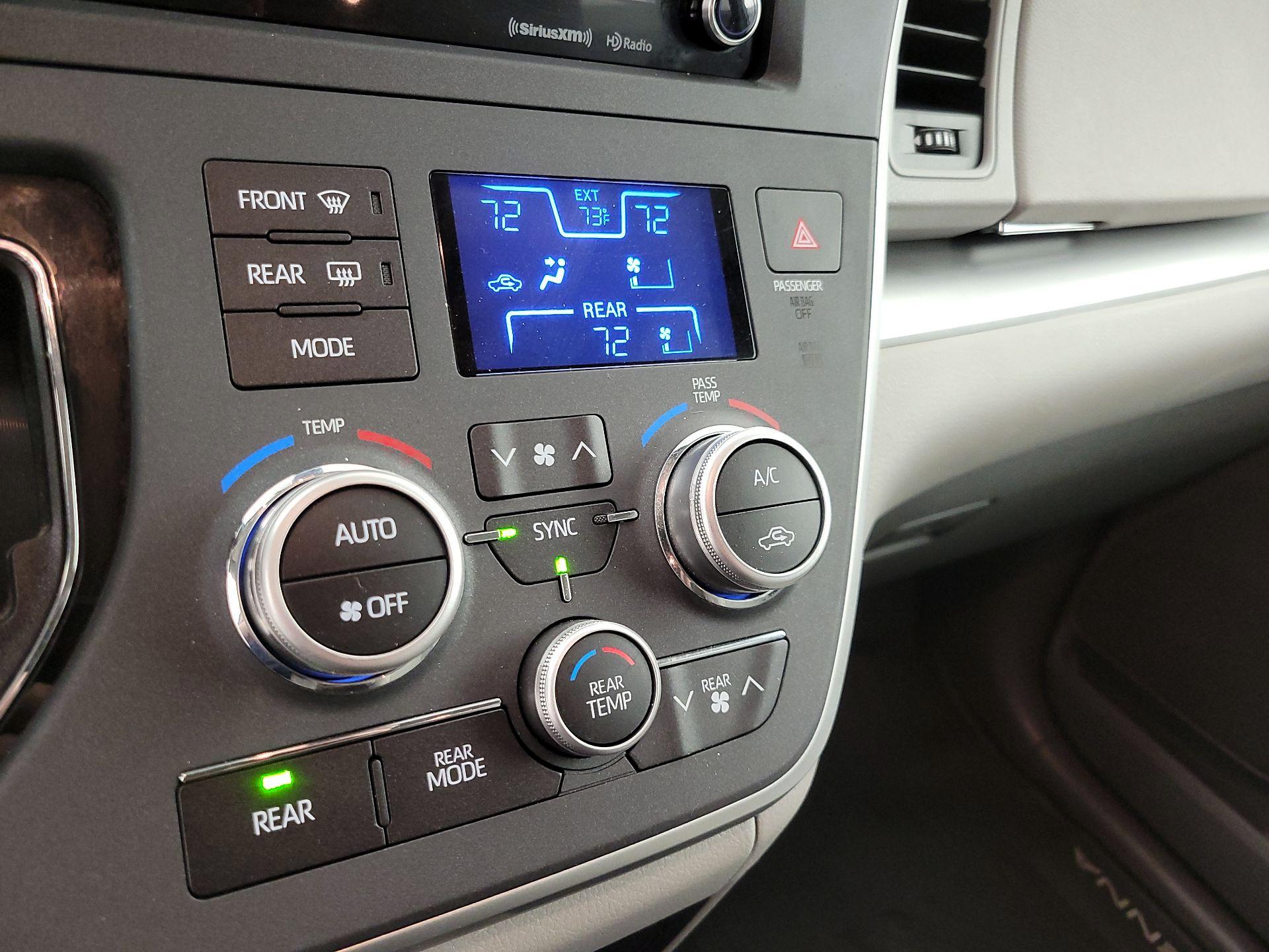 Thumbnail: 2020 Toyota Sienna - 16