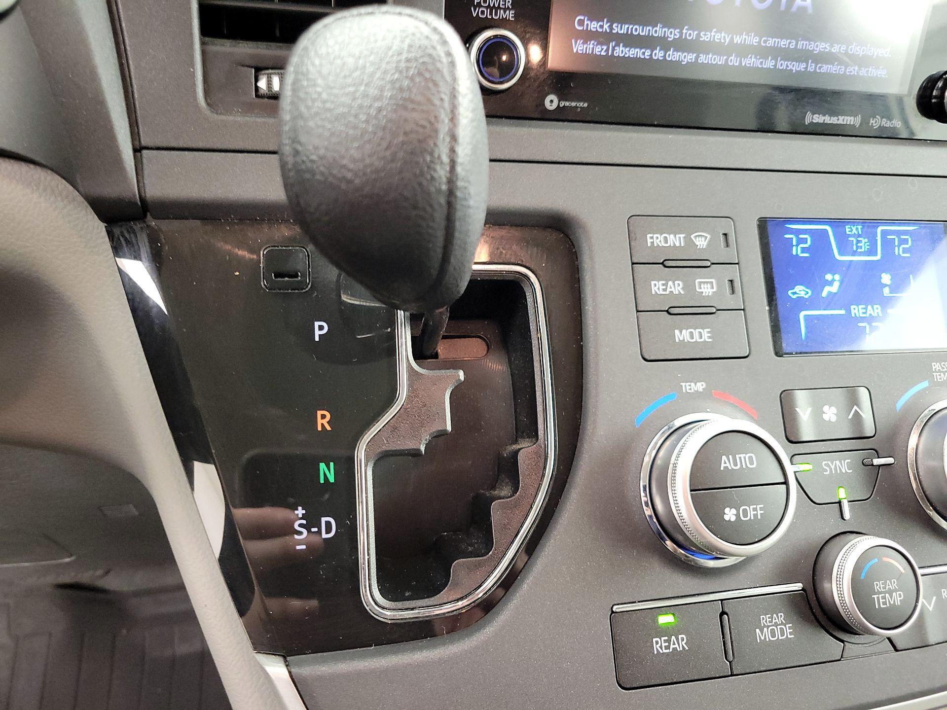 Thumbnail: 2020 Toyota Sienna - 17