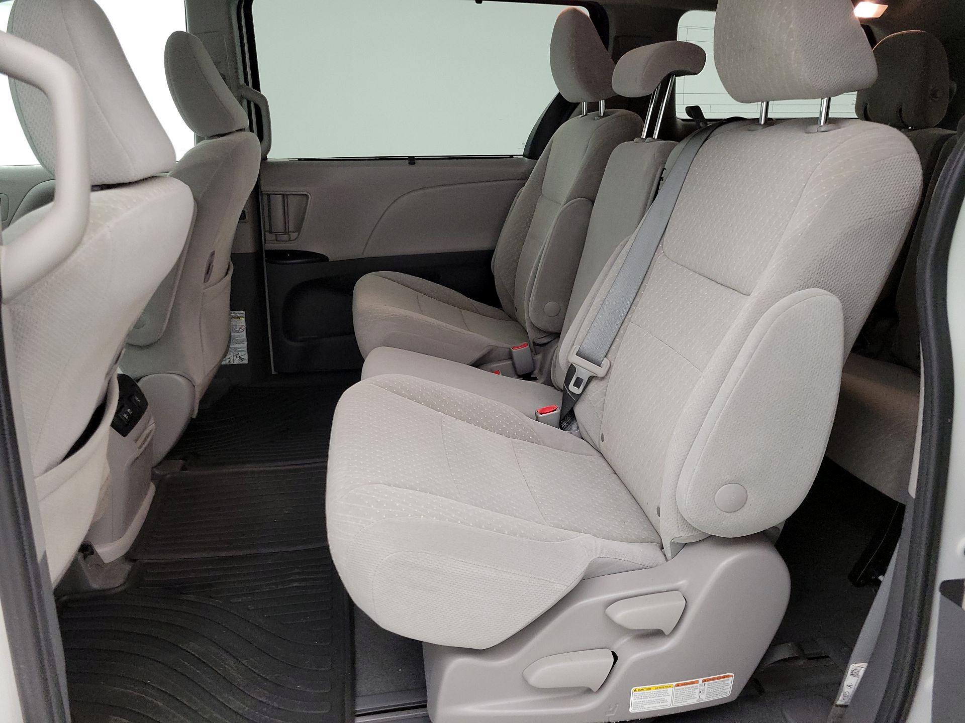 Thumbnail: 2020 Toyota Sienna - 19