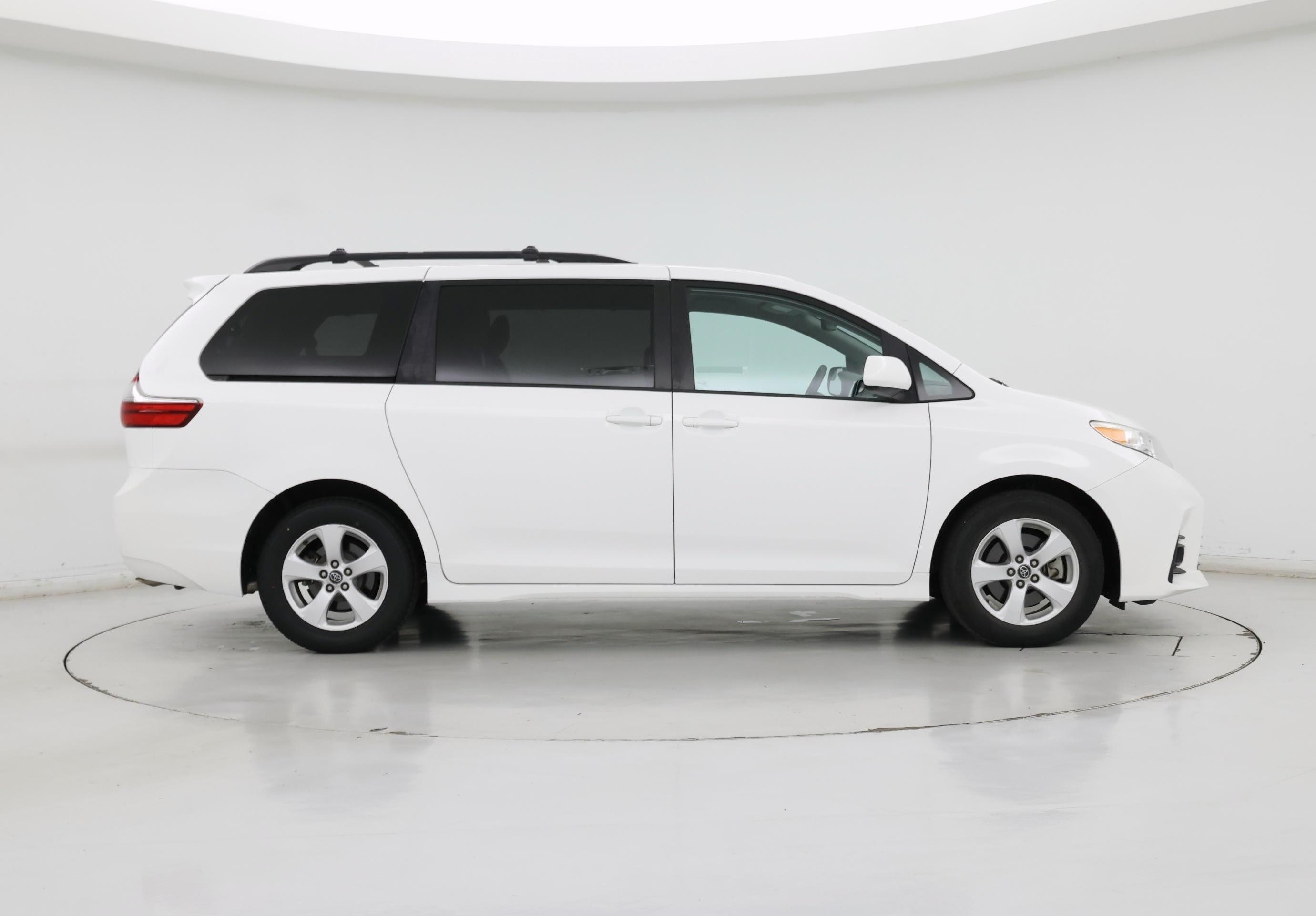 Thumbnail: 2020 Toyota Sienna - 7