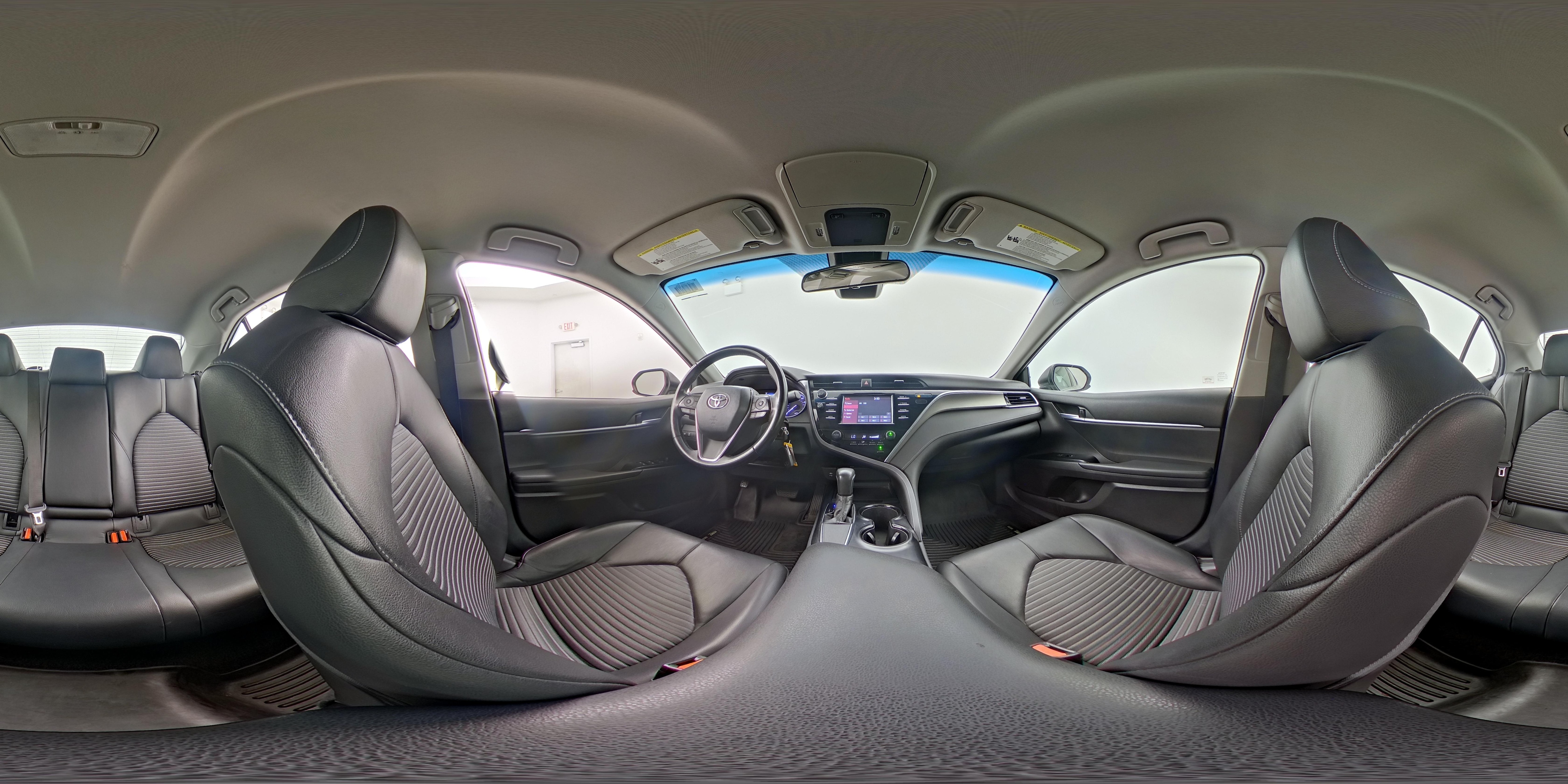 2018 Toyota Camry SE - Photo 24