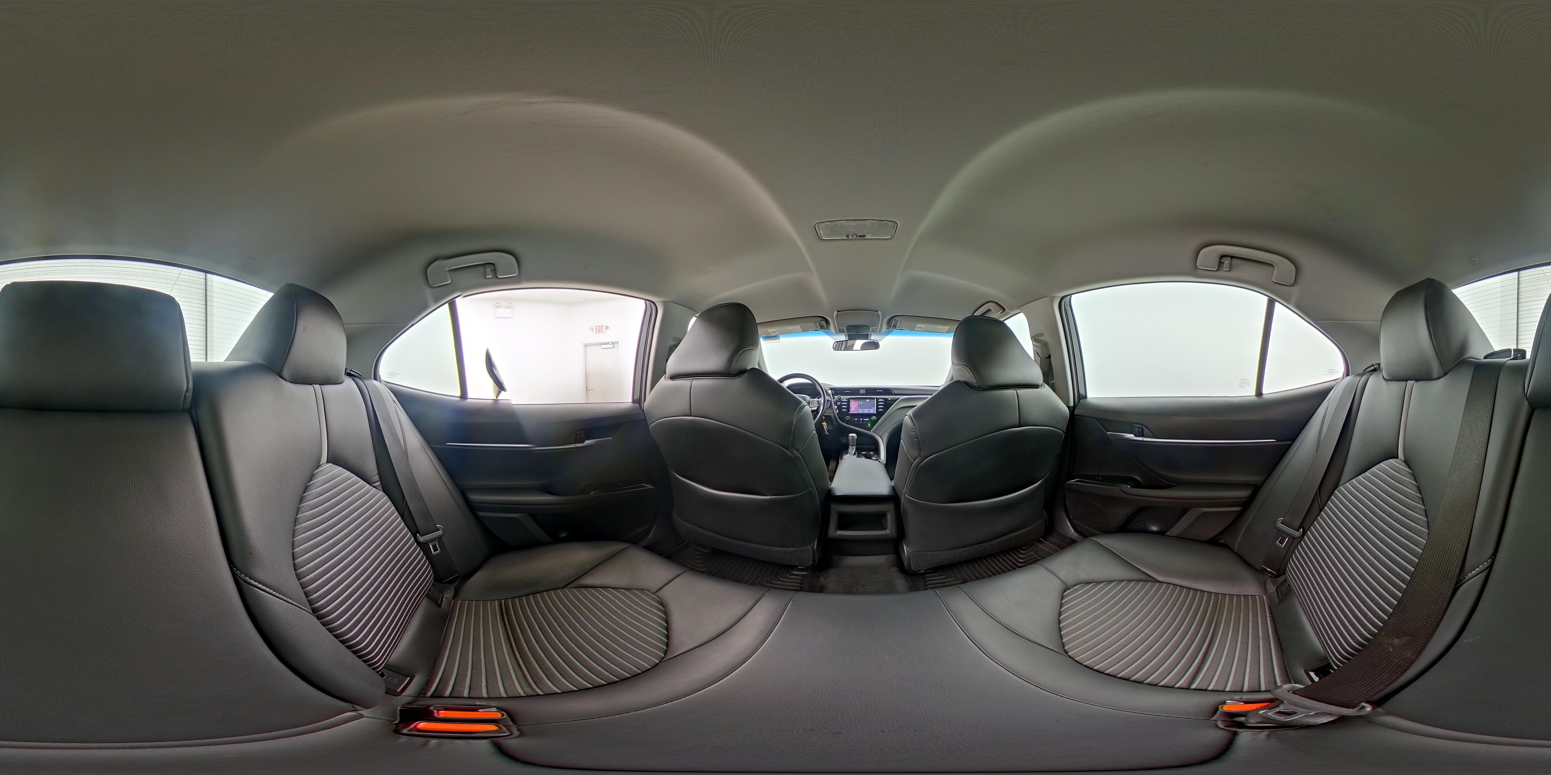 2018 Toyota Camry SE - Photo 25