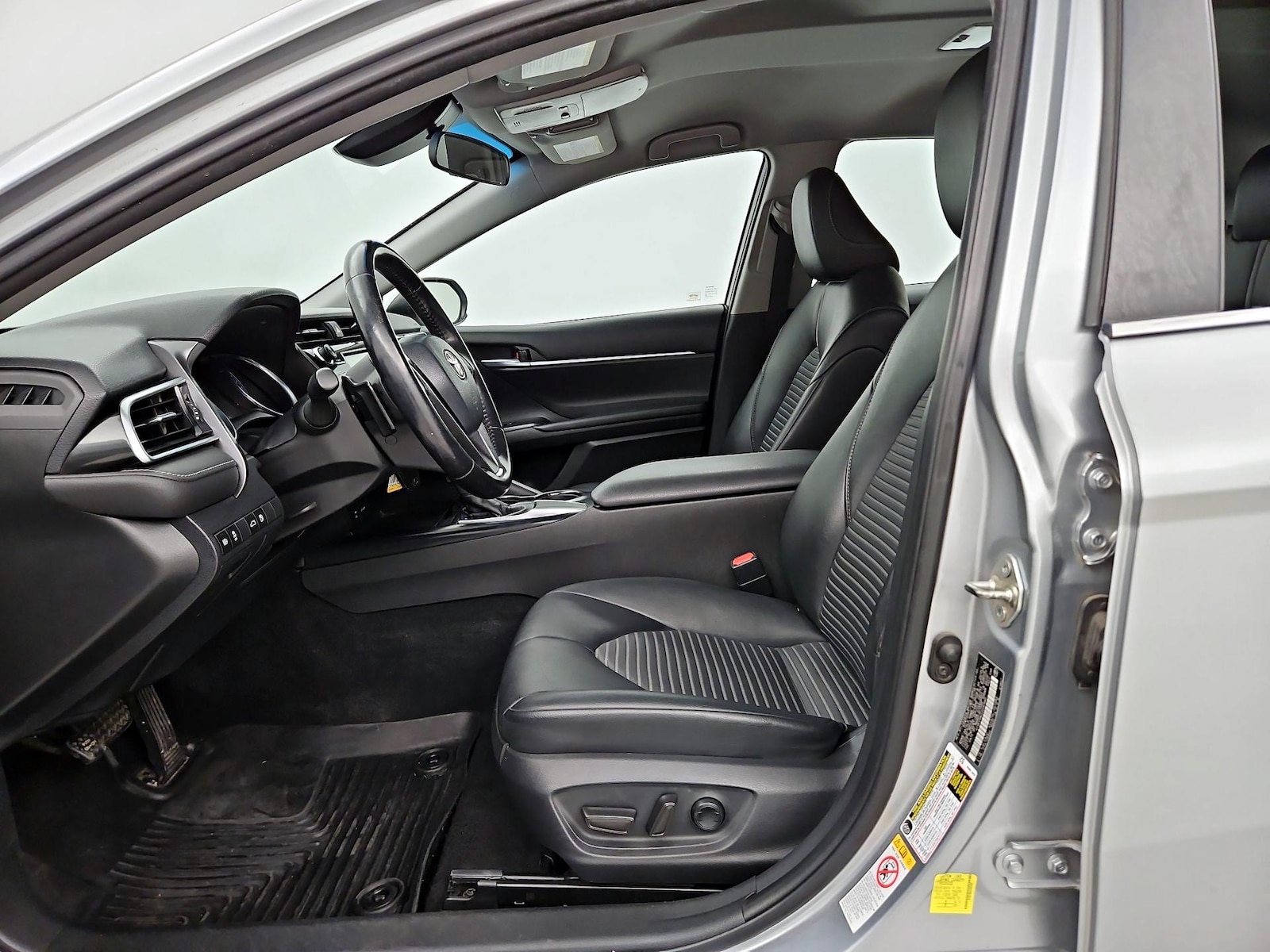 2018 Toyota Camry SE - Photo 12