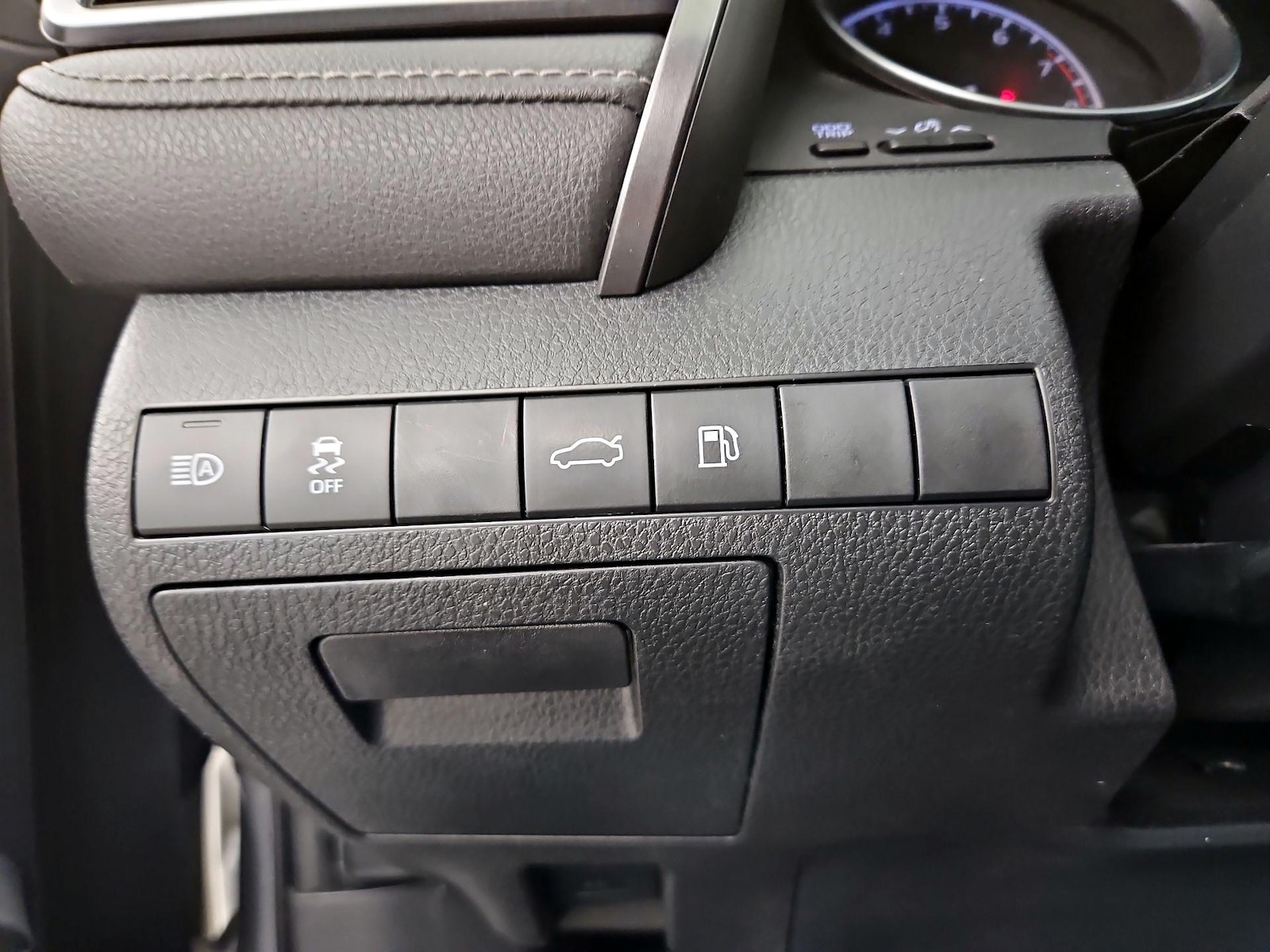 2018 Toyota Camry SE - Photo 14