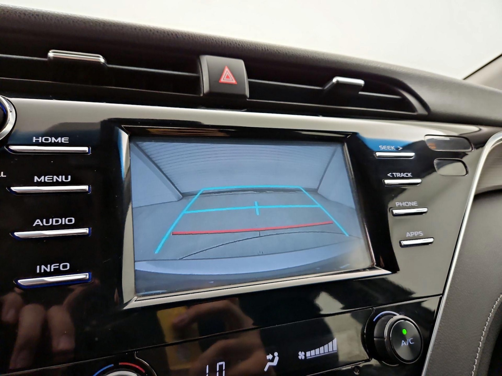 2018 Toyota Camry SE - Photo 15
