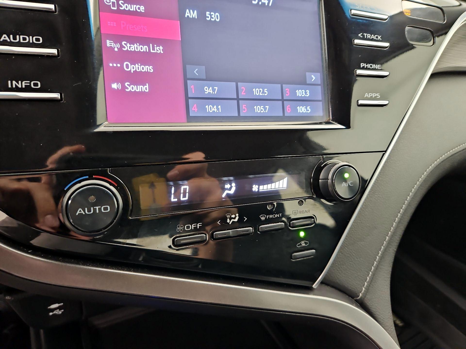 Thumbnail: 2018 Toyota Camry - 16