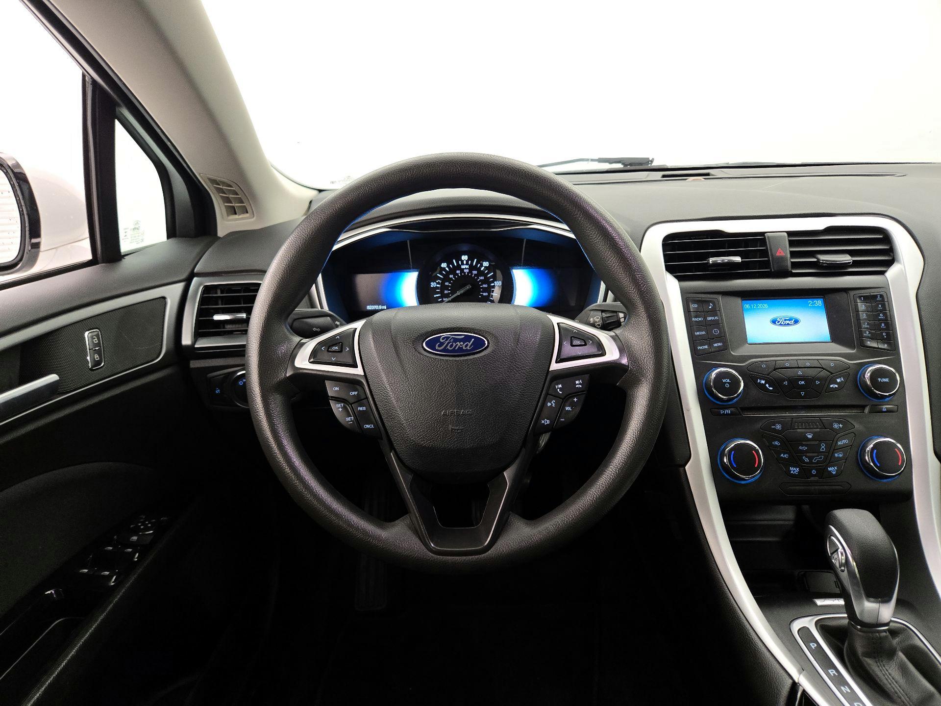 Thumbnail: 2016 Ford Fusion - 10