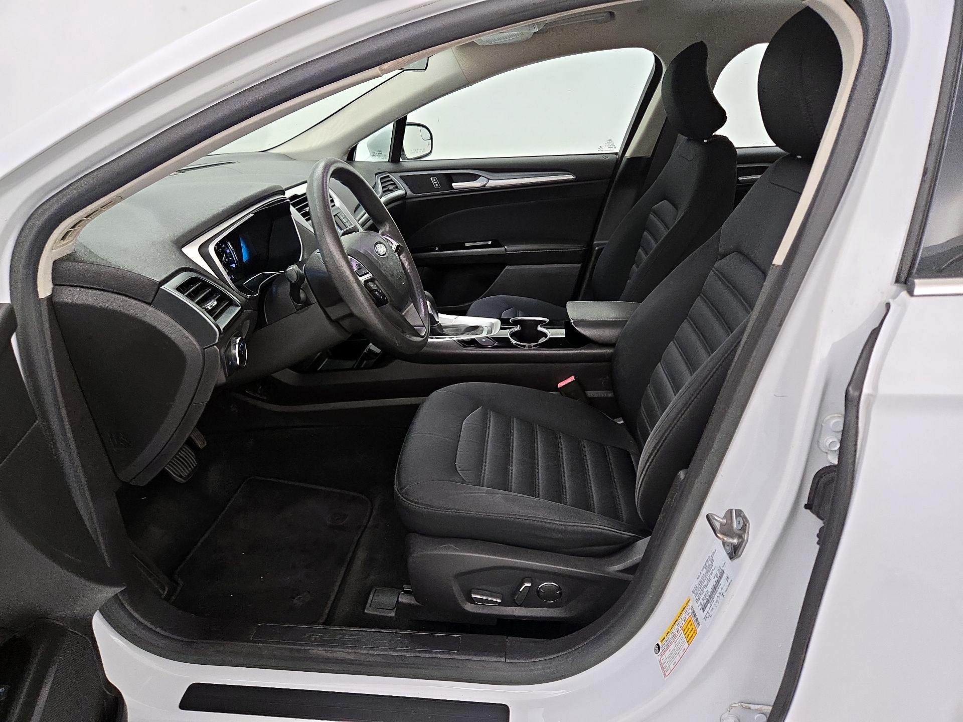 Thumbnail: 2016 Ford Fusion - 11