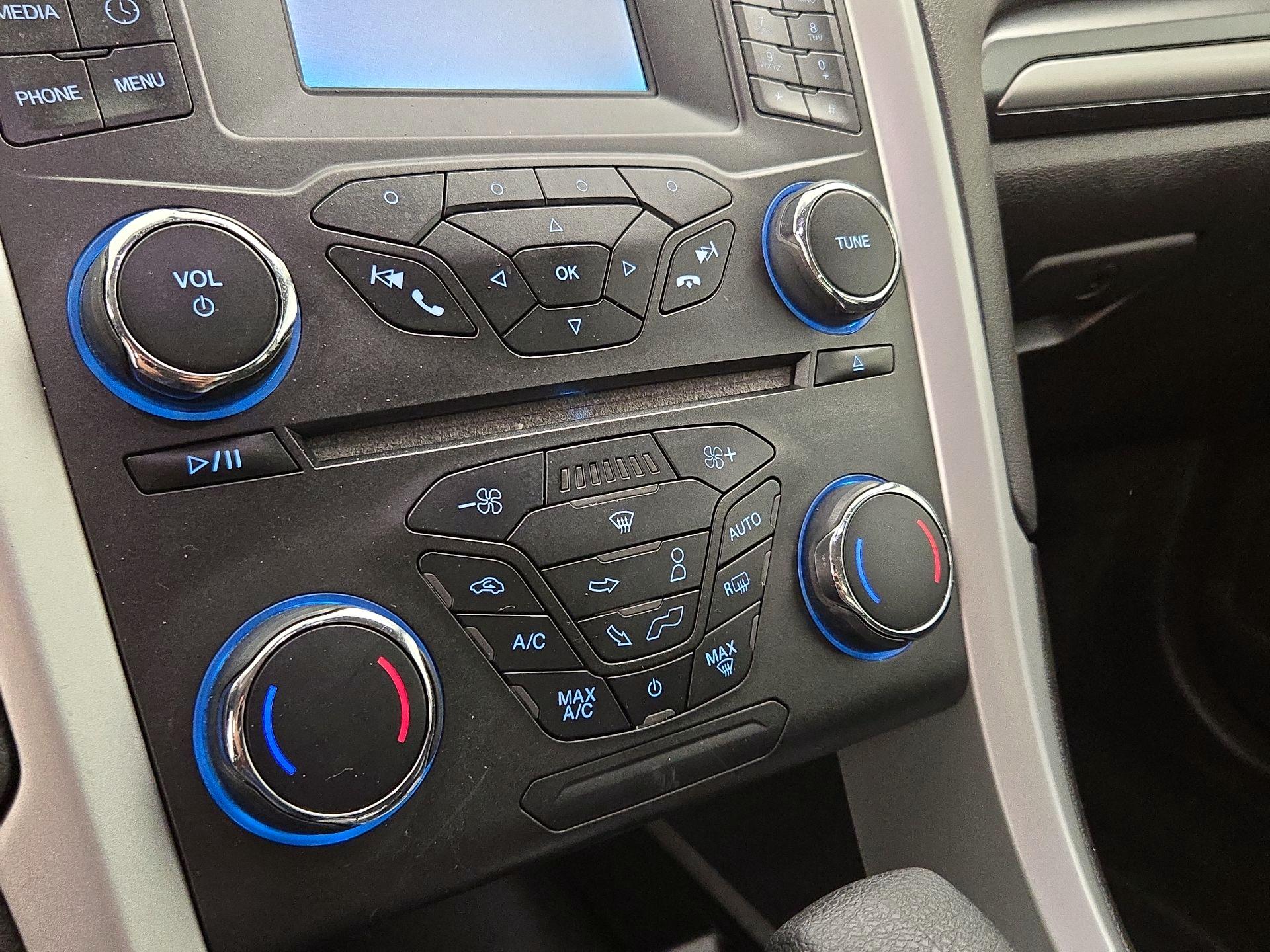 Thumbnail: 2016 Ford Fusion - 16