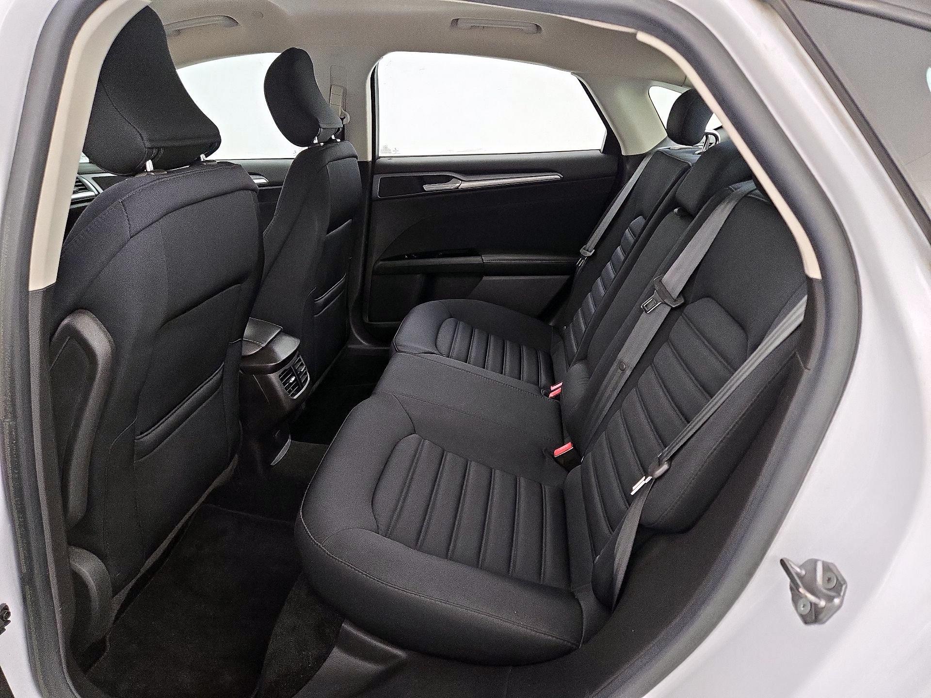 Thumbnail: 2016 Ford Fusion - 19