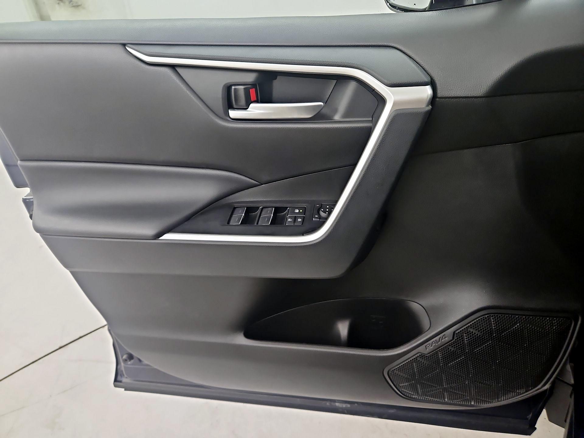 Thumbnail: 2025 Toyota RAV4 - 12