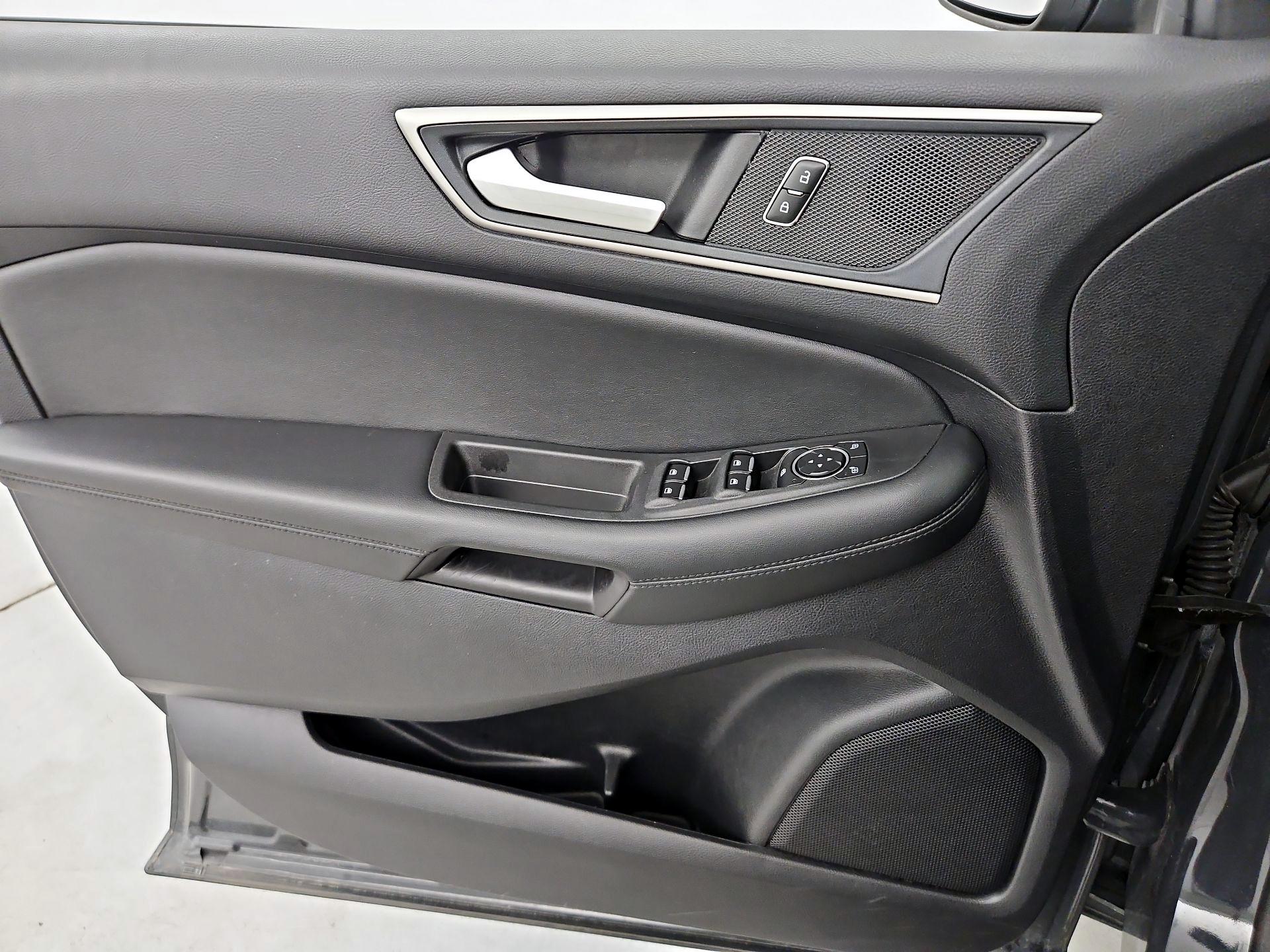 Thumbnail: 2021 Ford Edge - 12