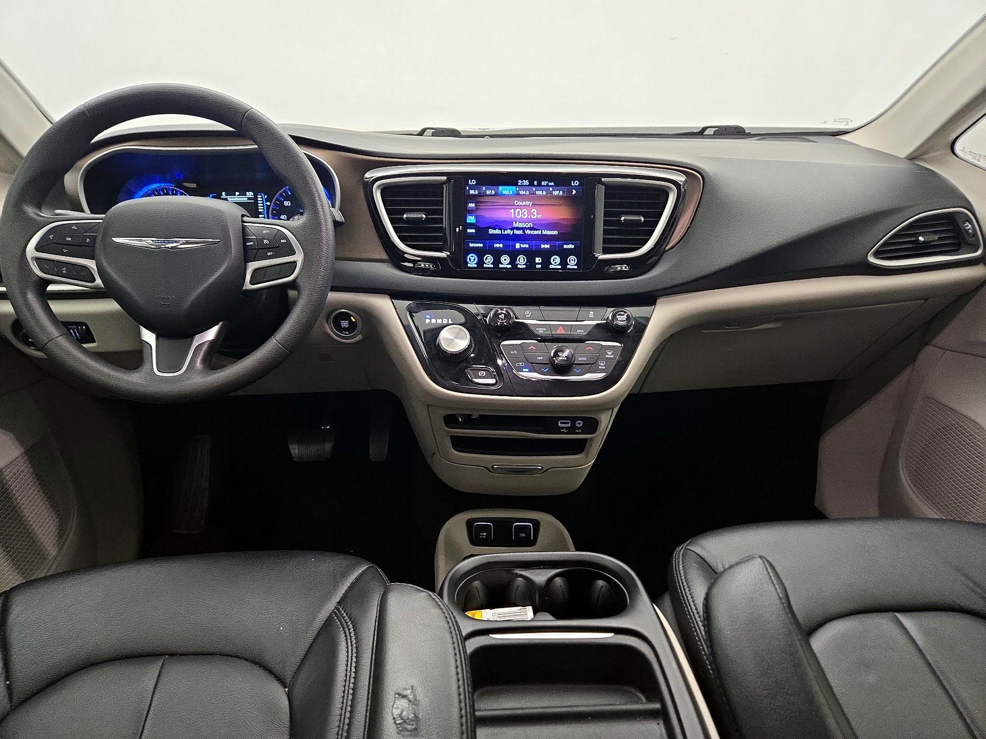 Thumbnail: 2017 Chrysler Pacifica - 9