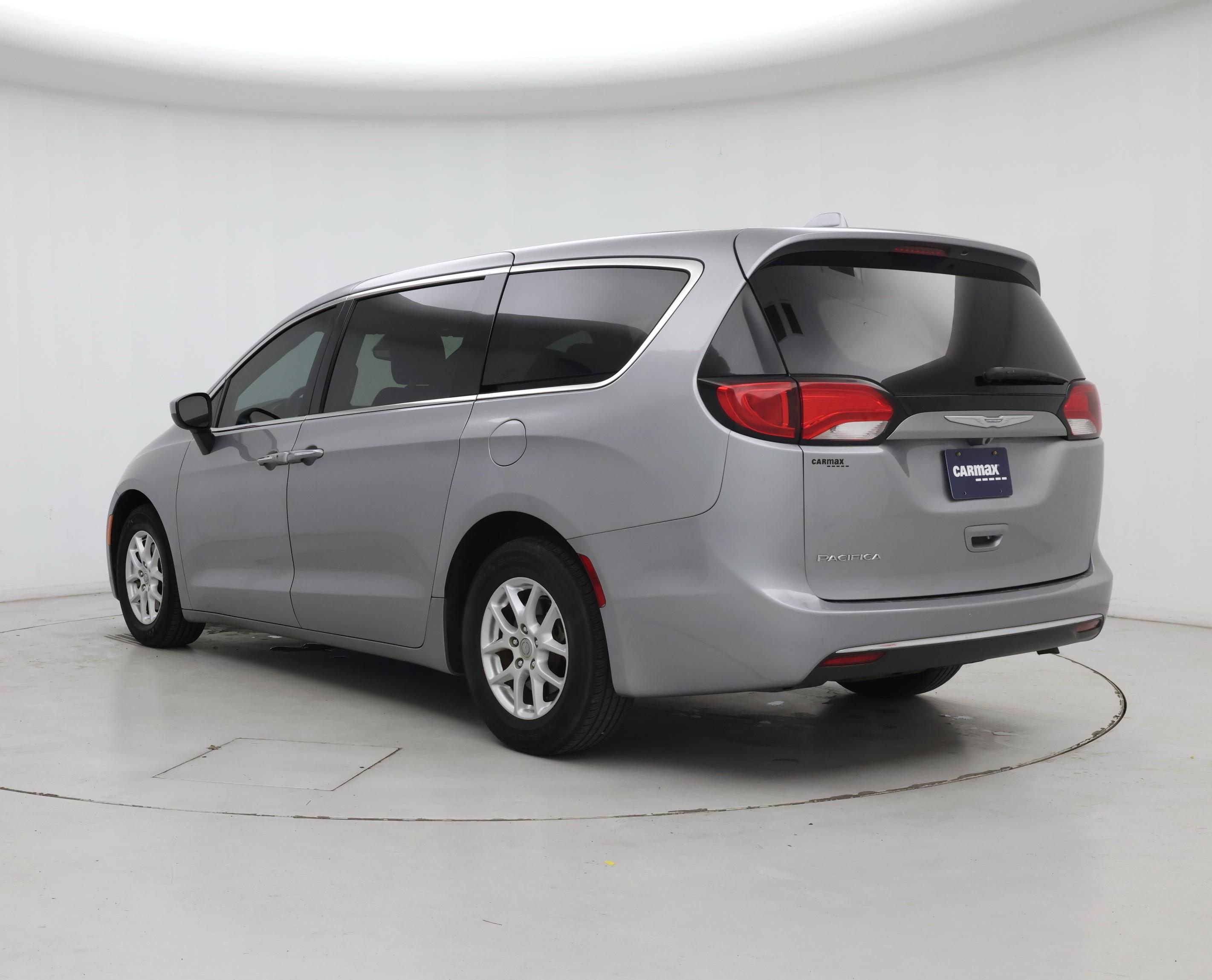 Thumbnail: 2017 Chrysler Pacifica - 2