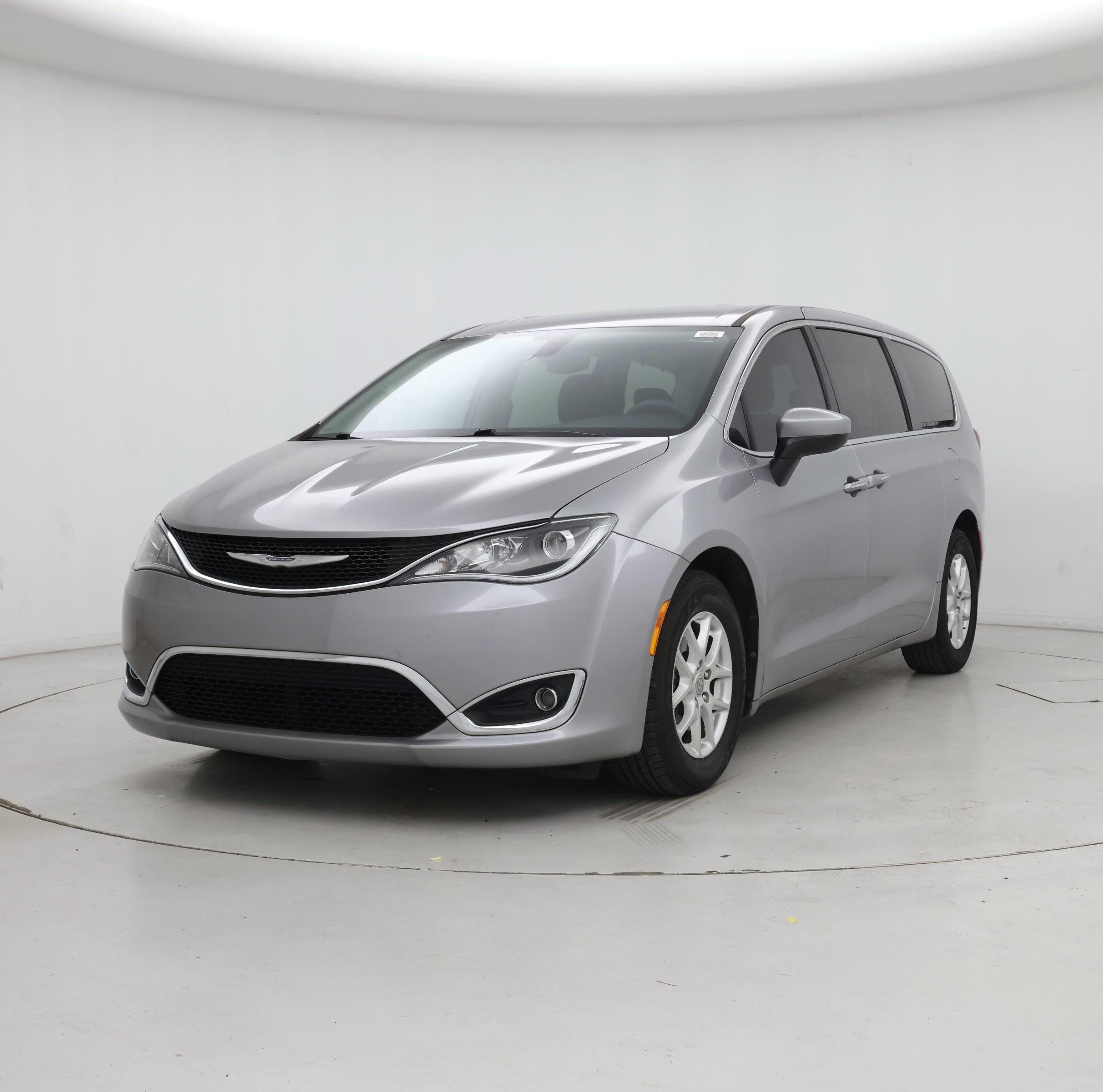 Thumbnail: 2017 Chrysler Pacifica - 4