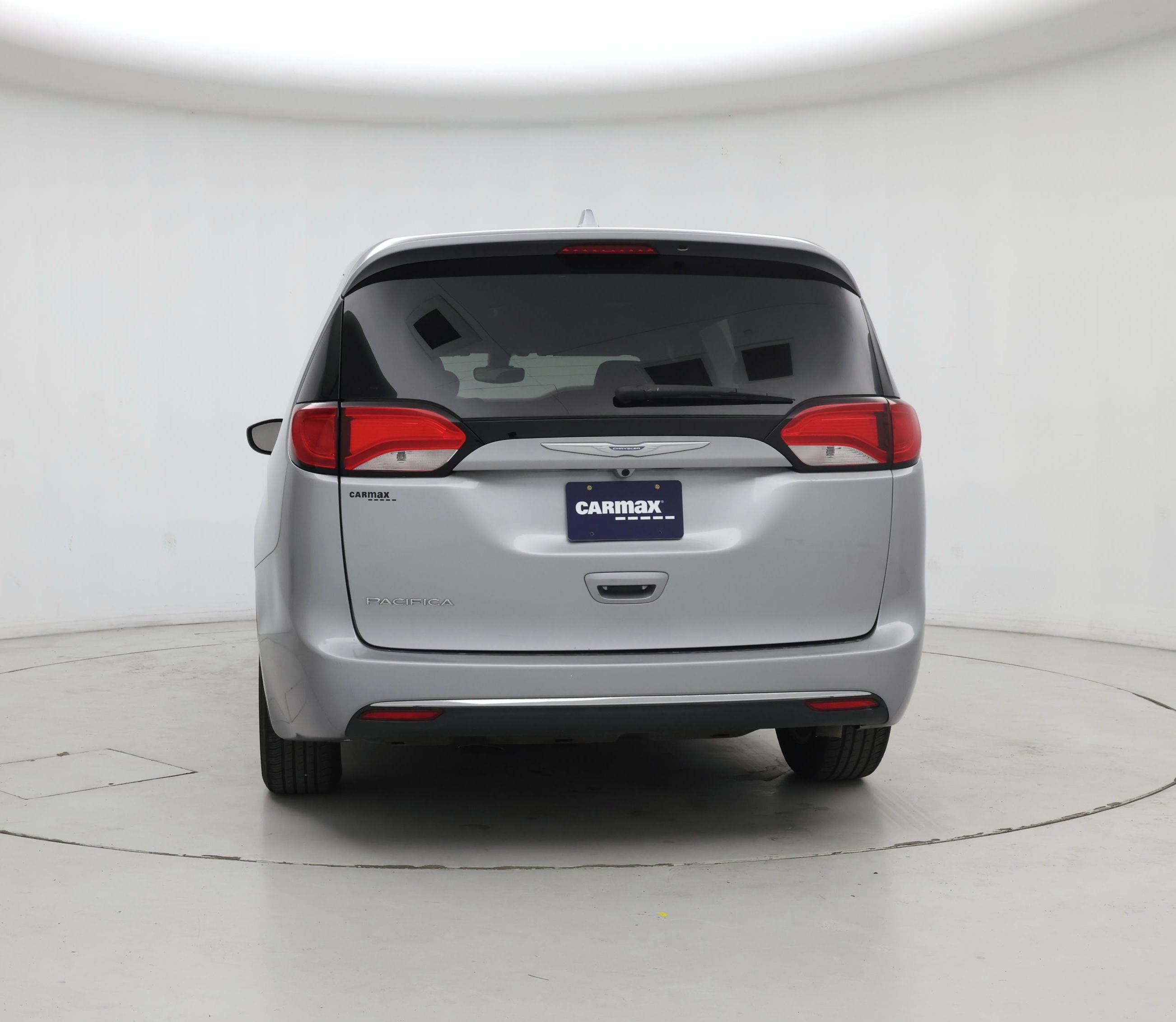 Thumbnail: 2017 Chrysler Pacifica - 6