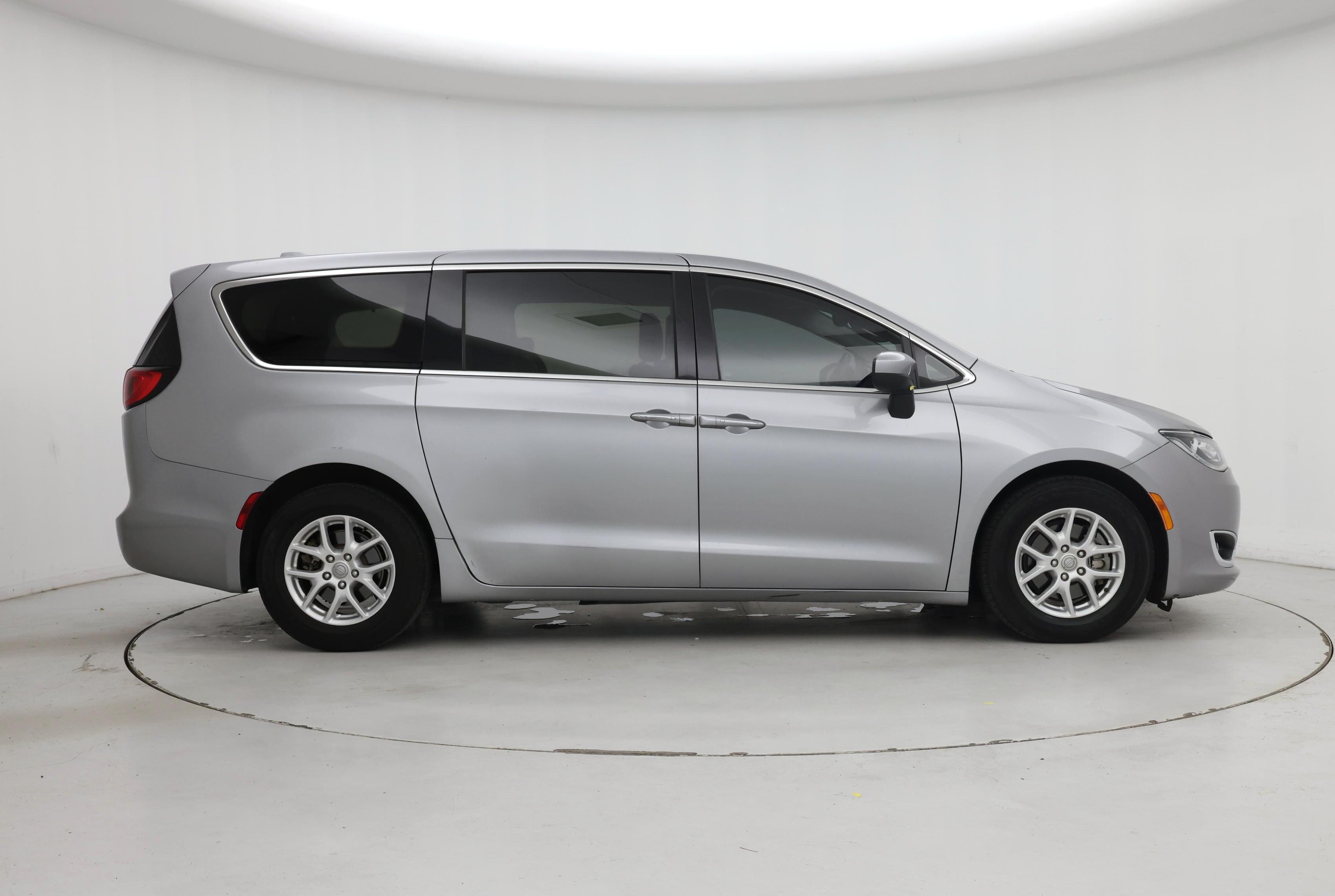 Thumbnail: 2017 Chrysler Pacifica - 7