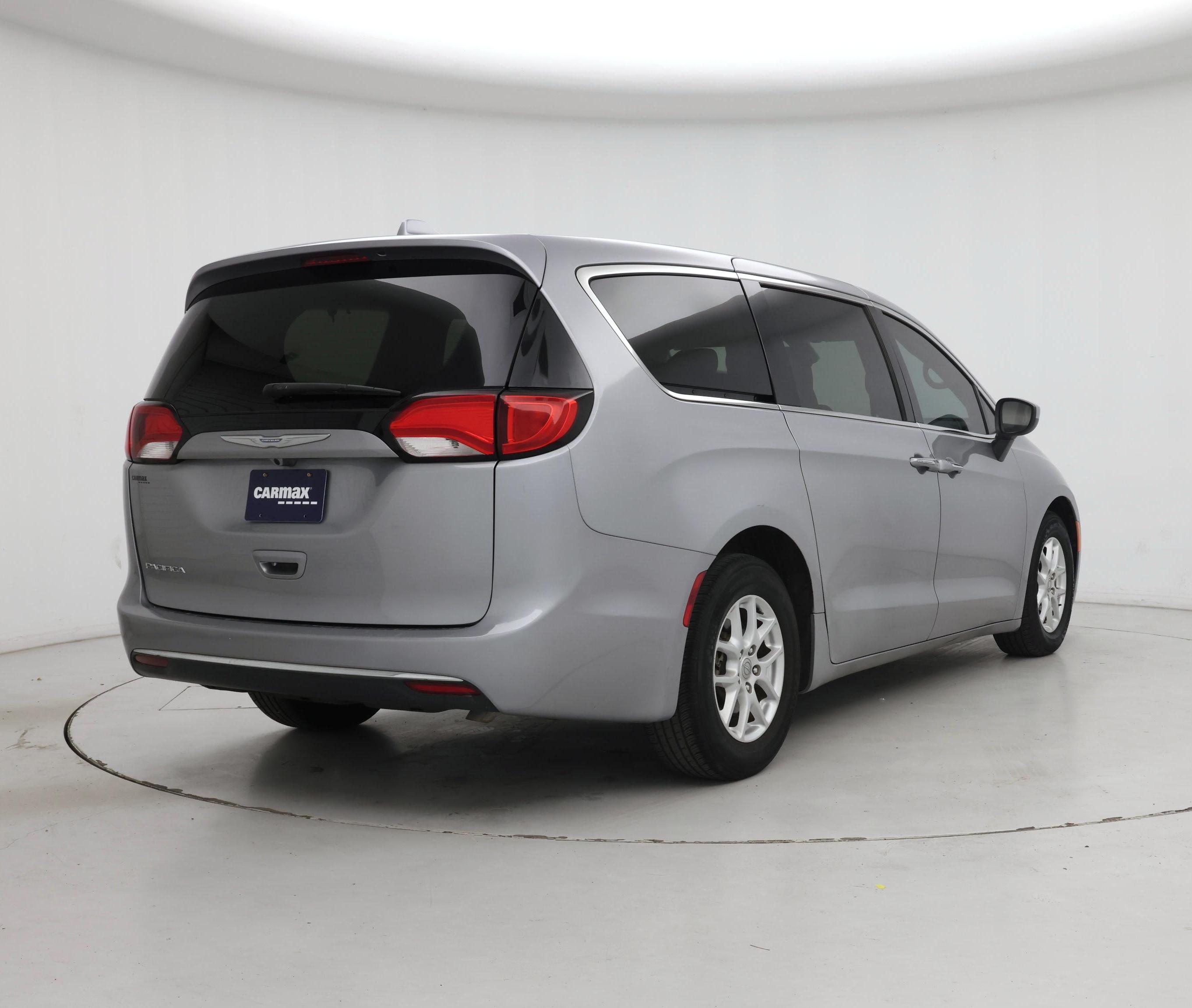 Thumbnail: 2017 Chrysler Pacifica - 8
