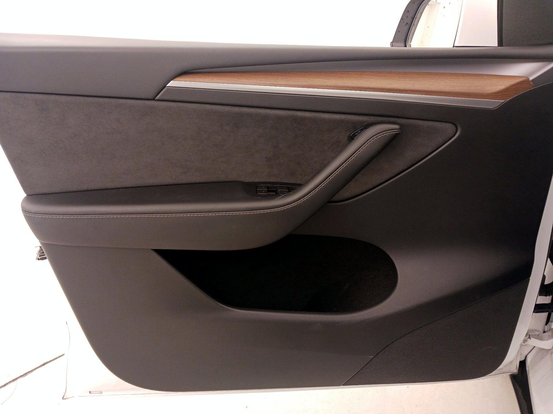 Thumbnail: 2023 Tesla Model Y - 12