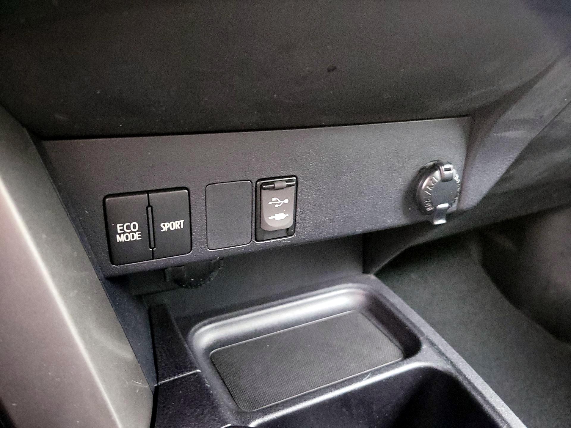 Thumbnail: 2018 Toyota RAV4 - 18