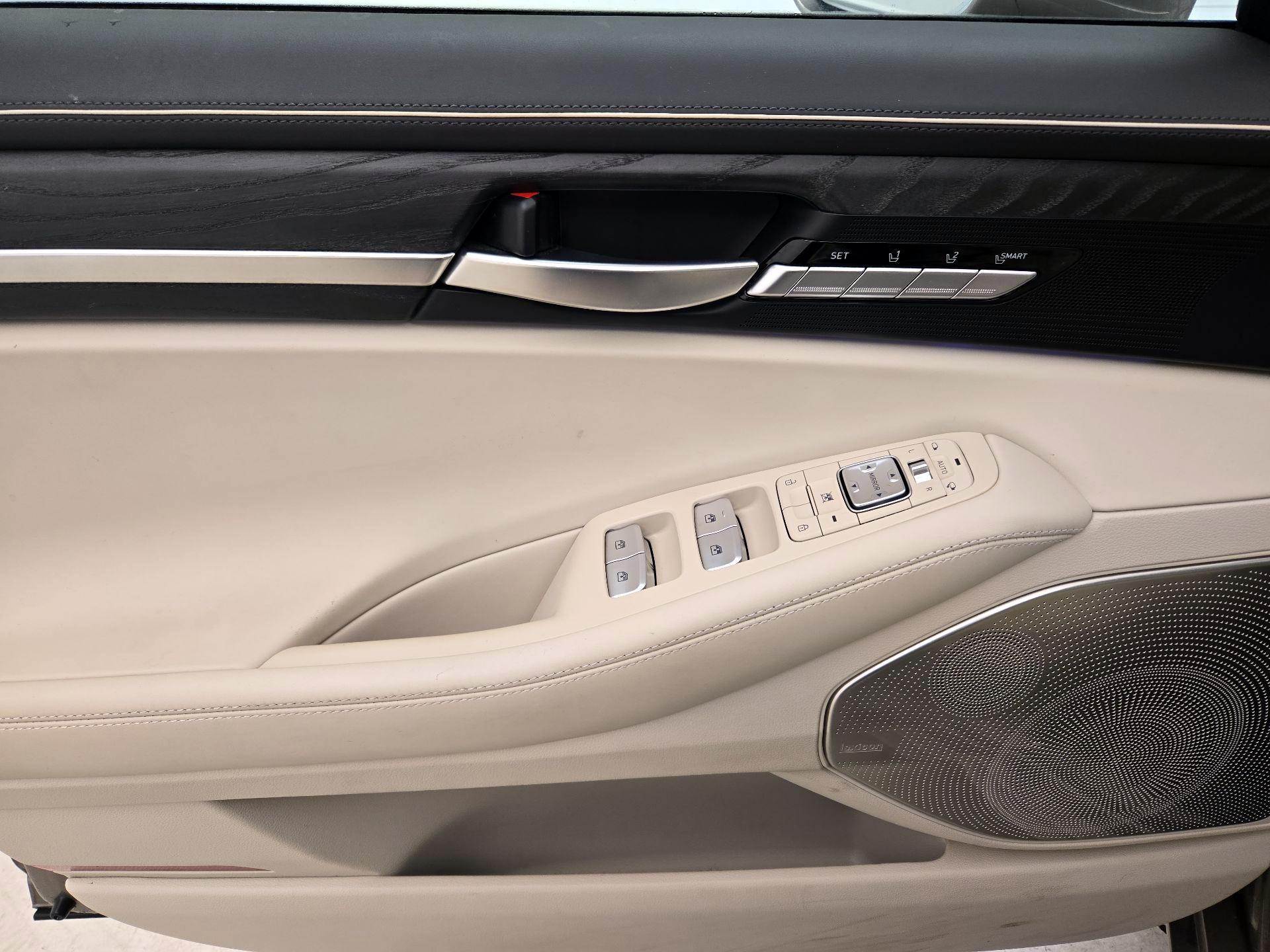 Thumbnail: 2022 Genesis G90 - 12