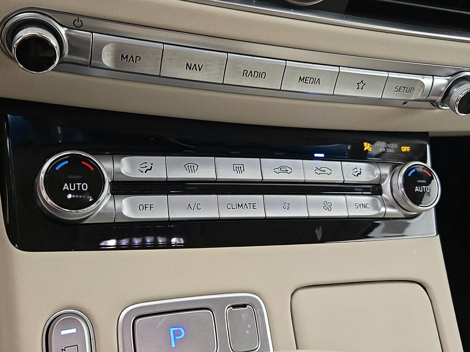 Thumbnail: 2022 Genesis G90 - 14
