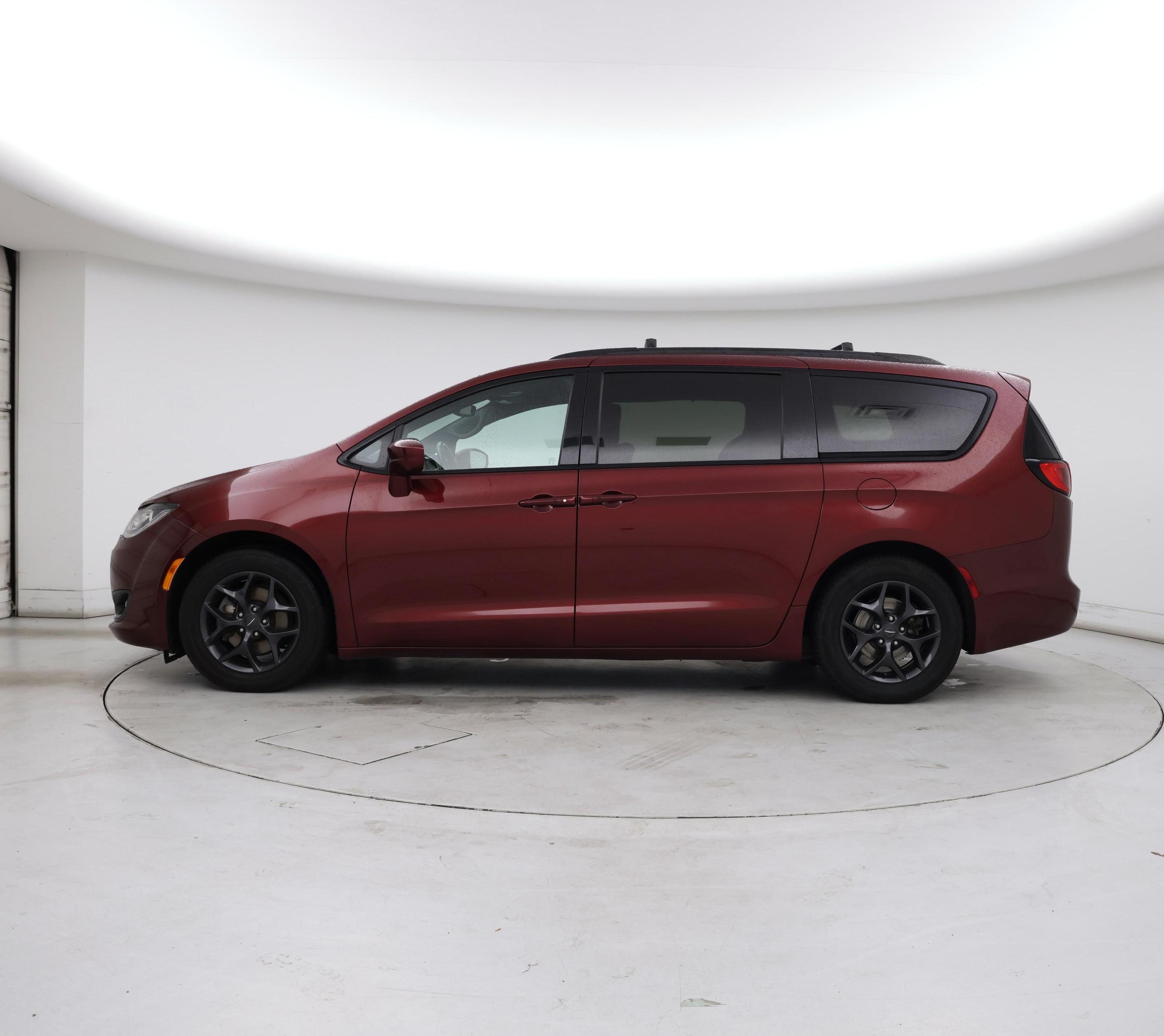 Thumbnail: 2020 Chrysler Pacifica - 3