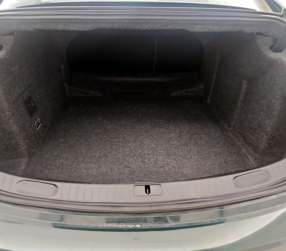Trunk/Cargo (Seats Up)