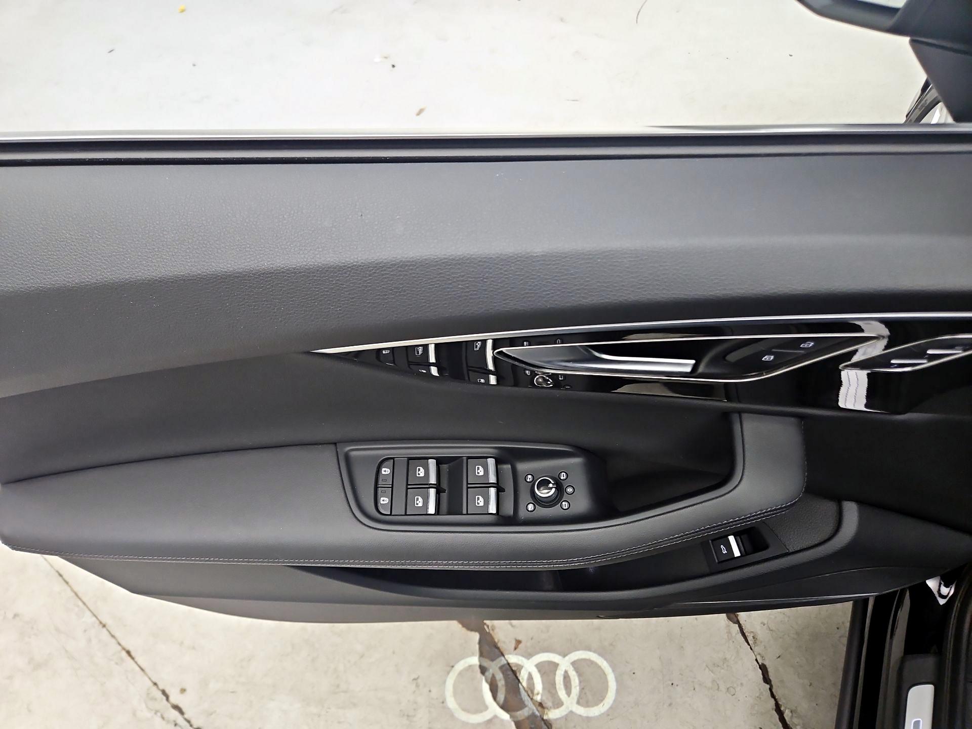 Thumbnail: 2023 Audi Q7 - 12