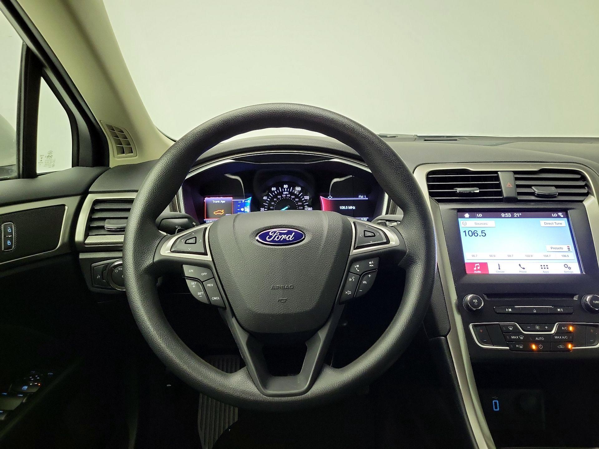 Thumbnail: 2017 Ford Fusion - 10