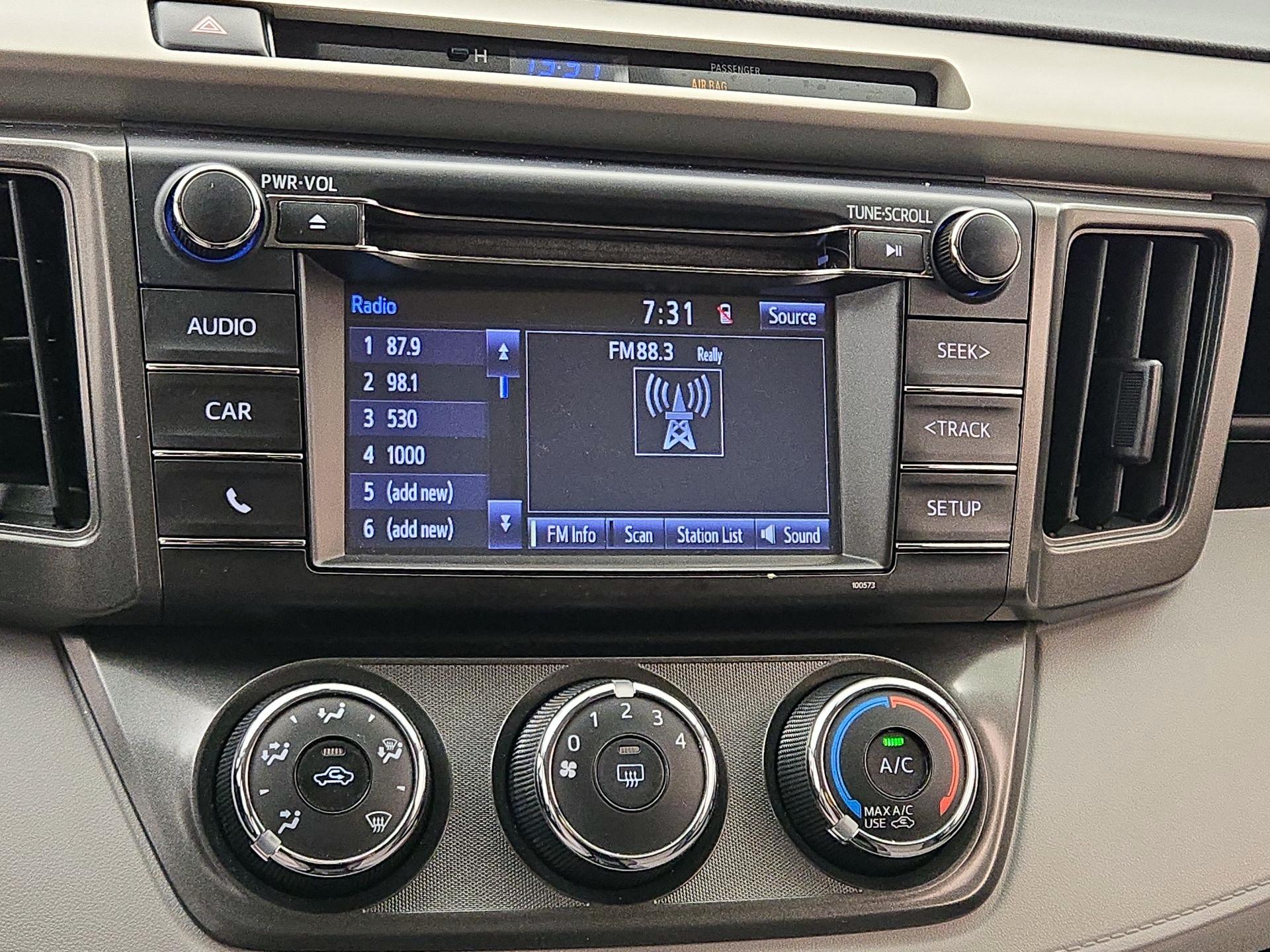 Thumbnail: 2014 Toyota RAV4 - 15