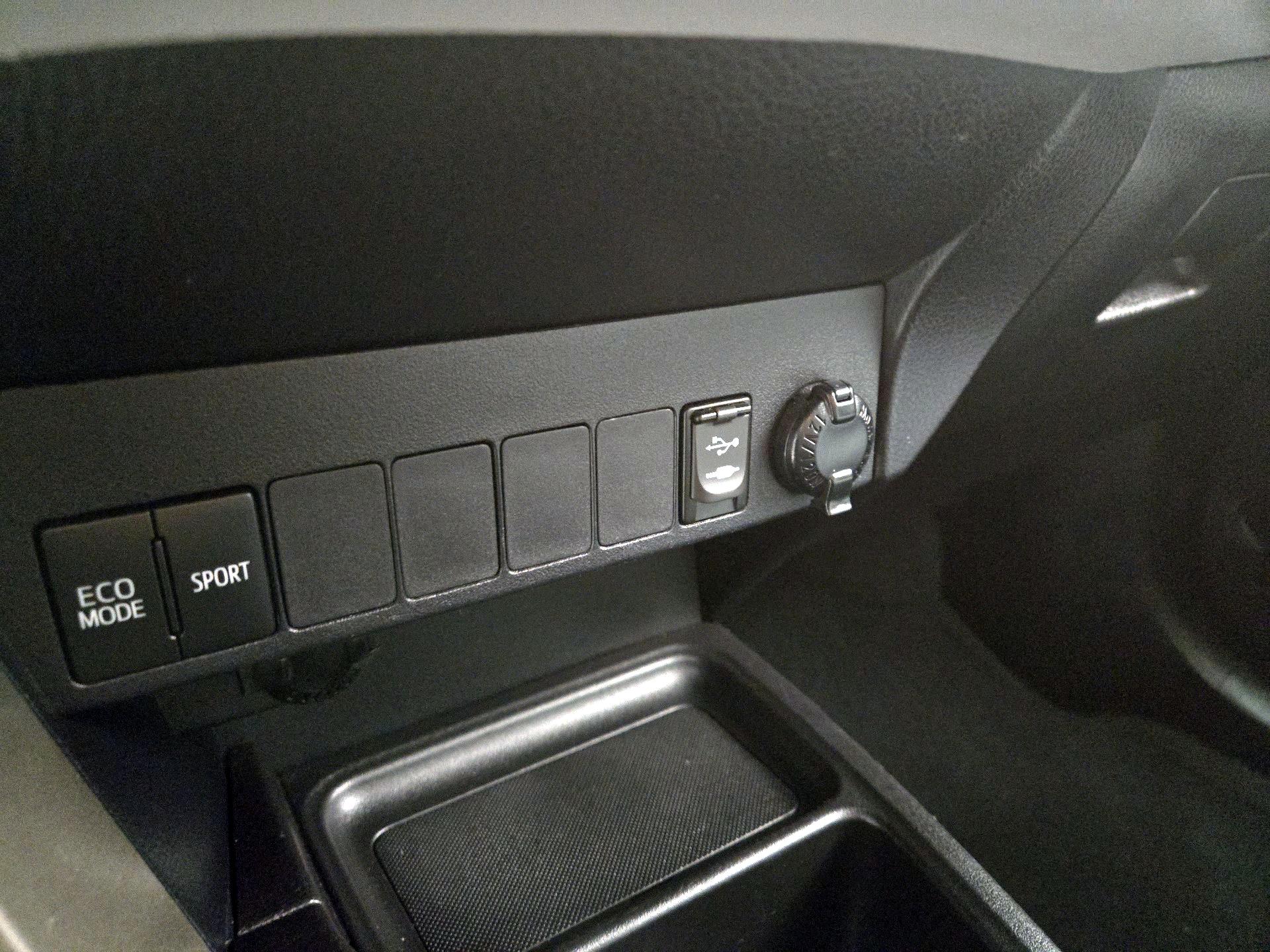 Thumbnail: 2014 Toyota RAV4 - 18
