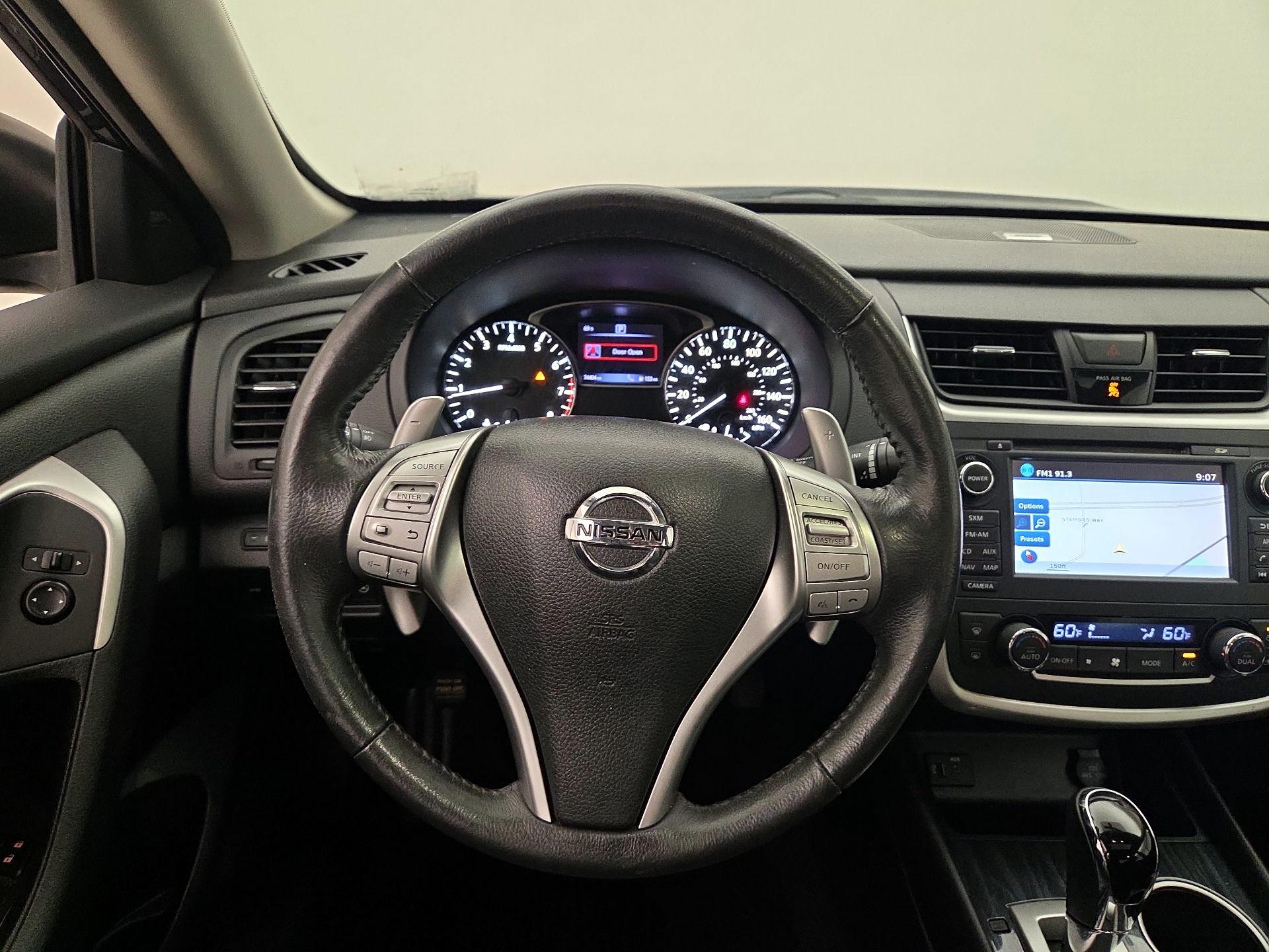 Thumbnail: 2016 Nissan Altima - 10