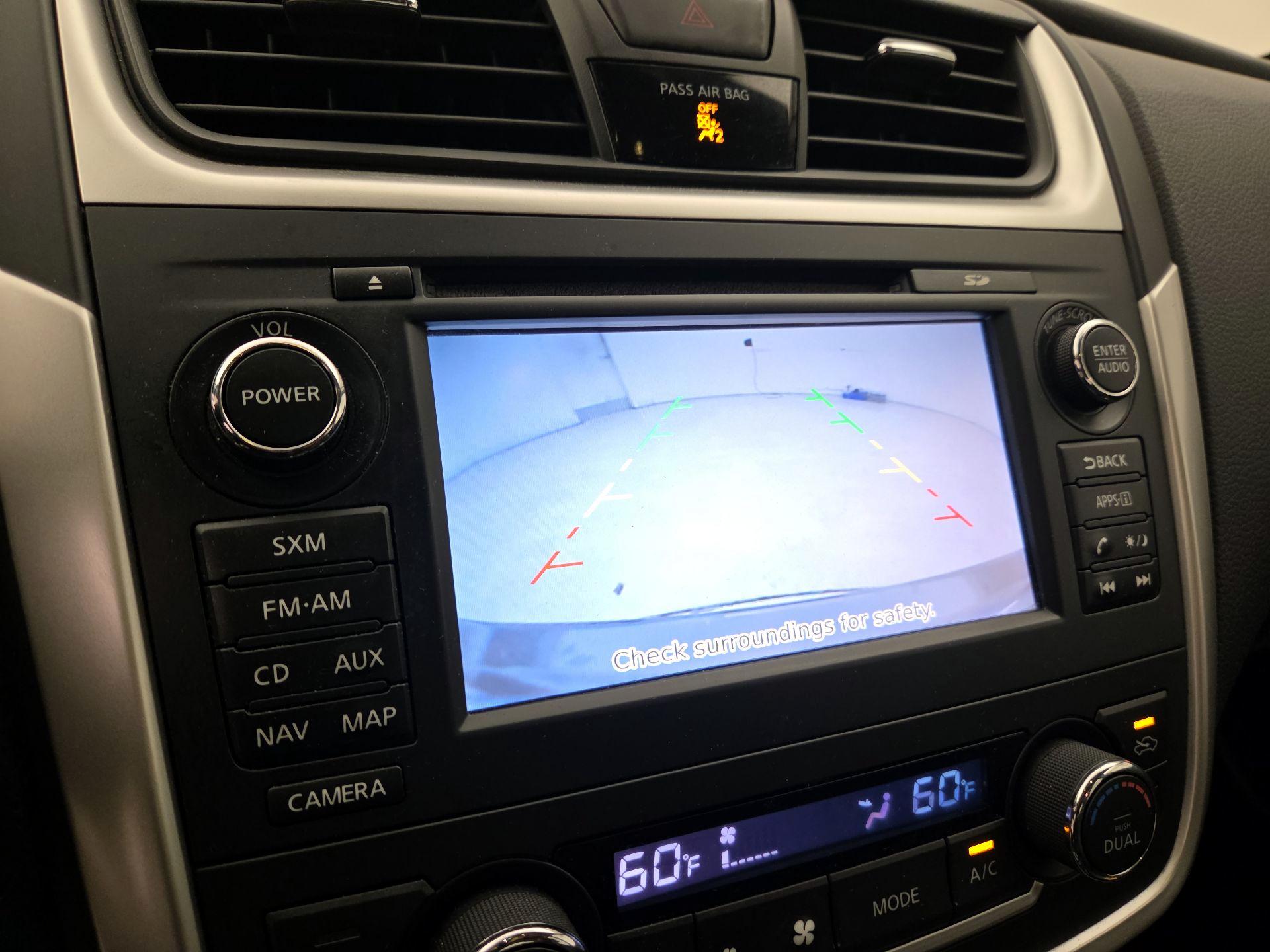 Thumbnail: 2016 Nissan Altima - 15