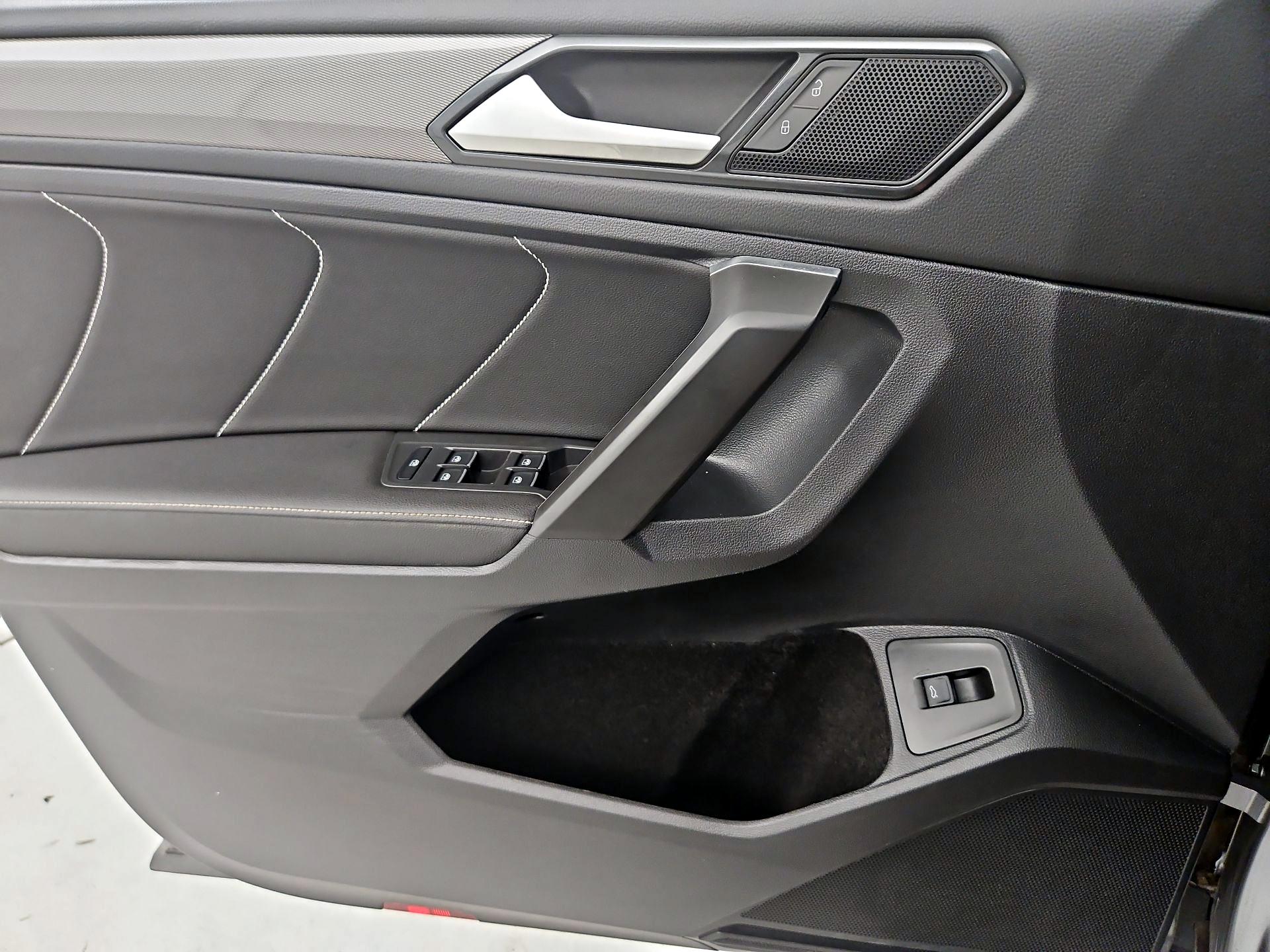 Thumbnail: 2022 Volkswagen Tiguan - 12