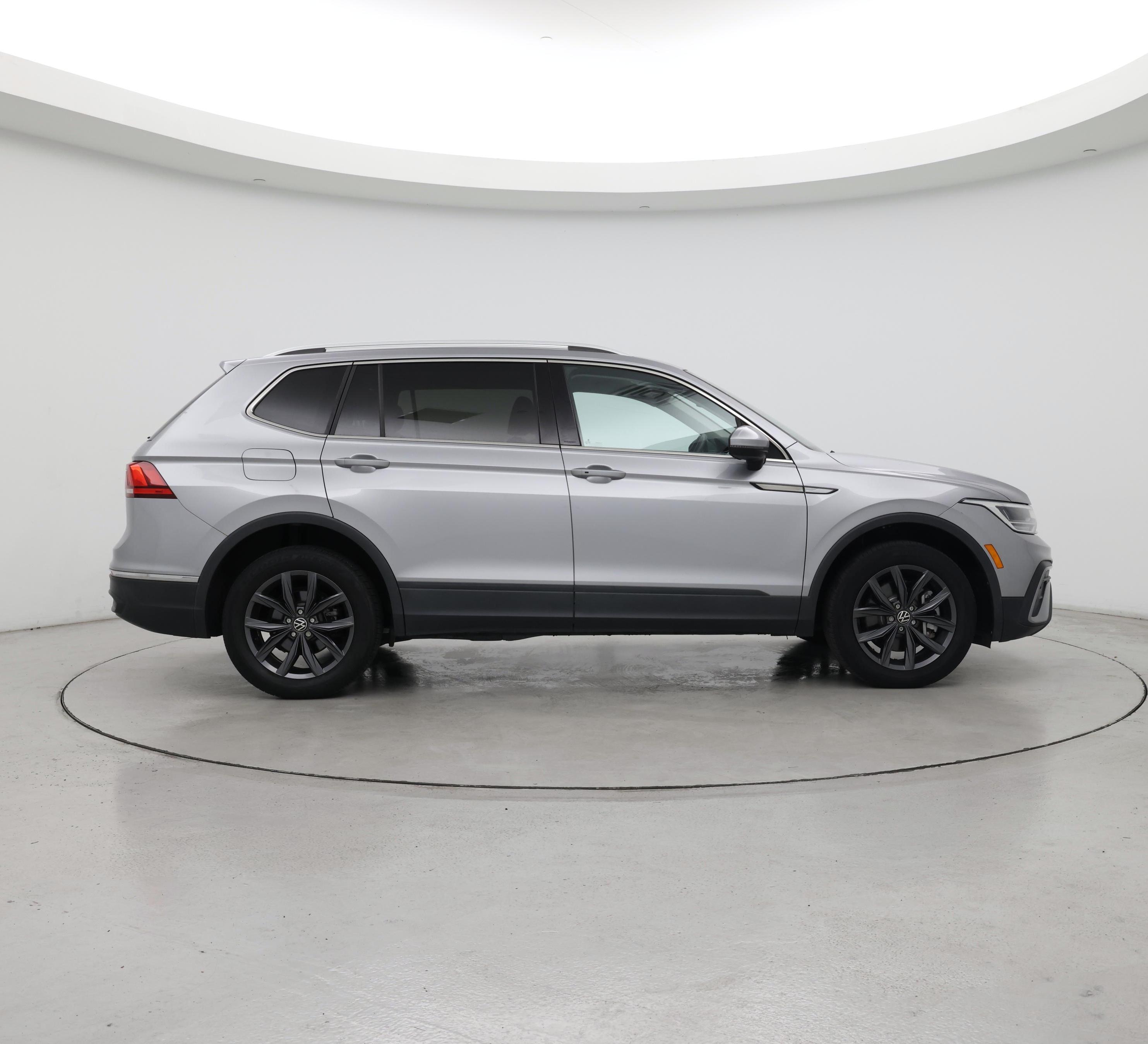 Thumbnail: 2022 Volkswagen Tiguan - 7