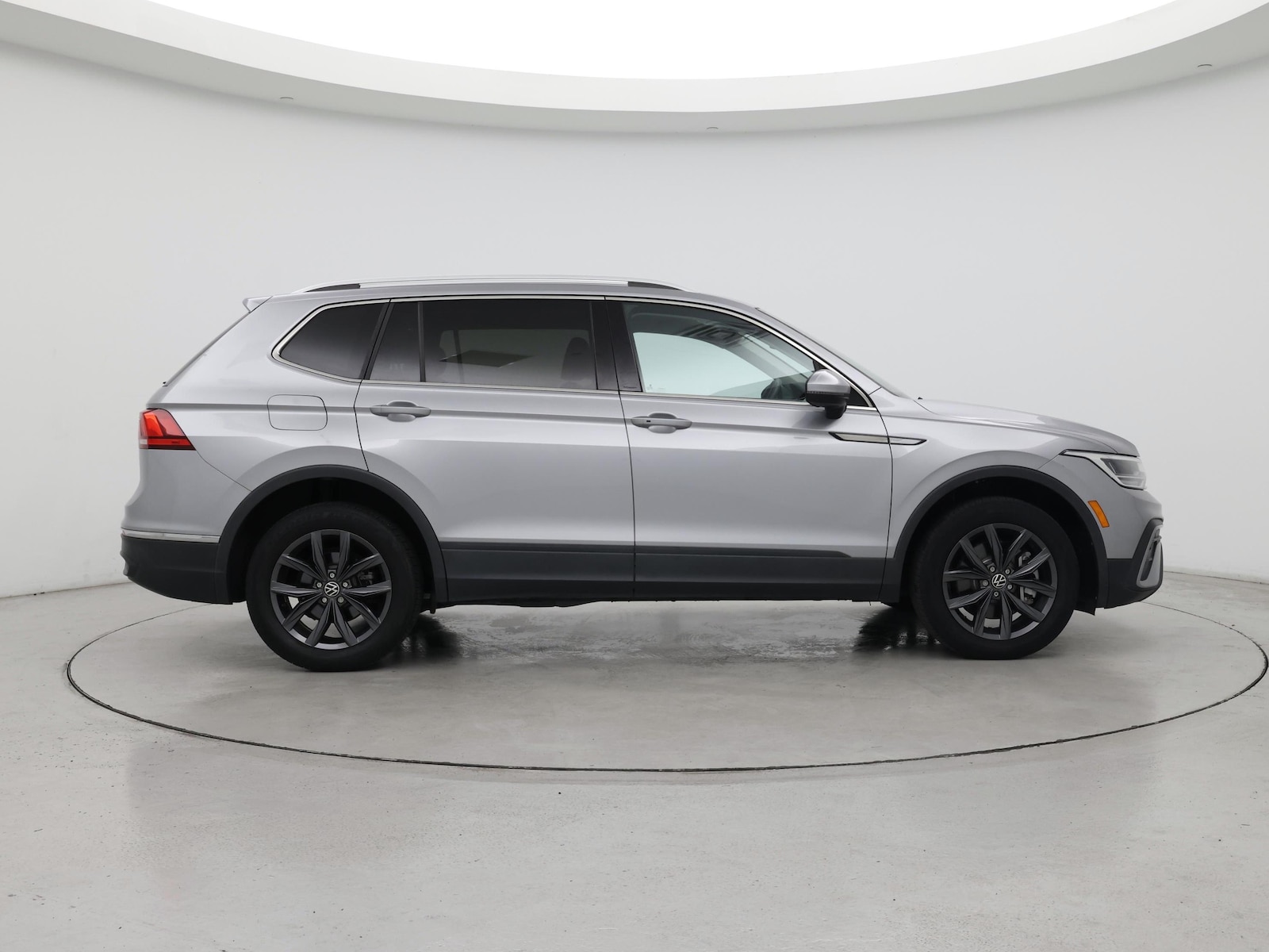 2022 Volkswagen Tiguan SE - Photo 8