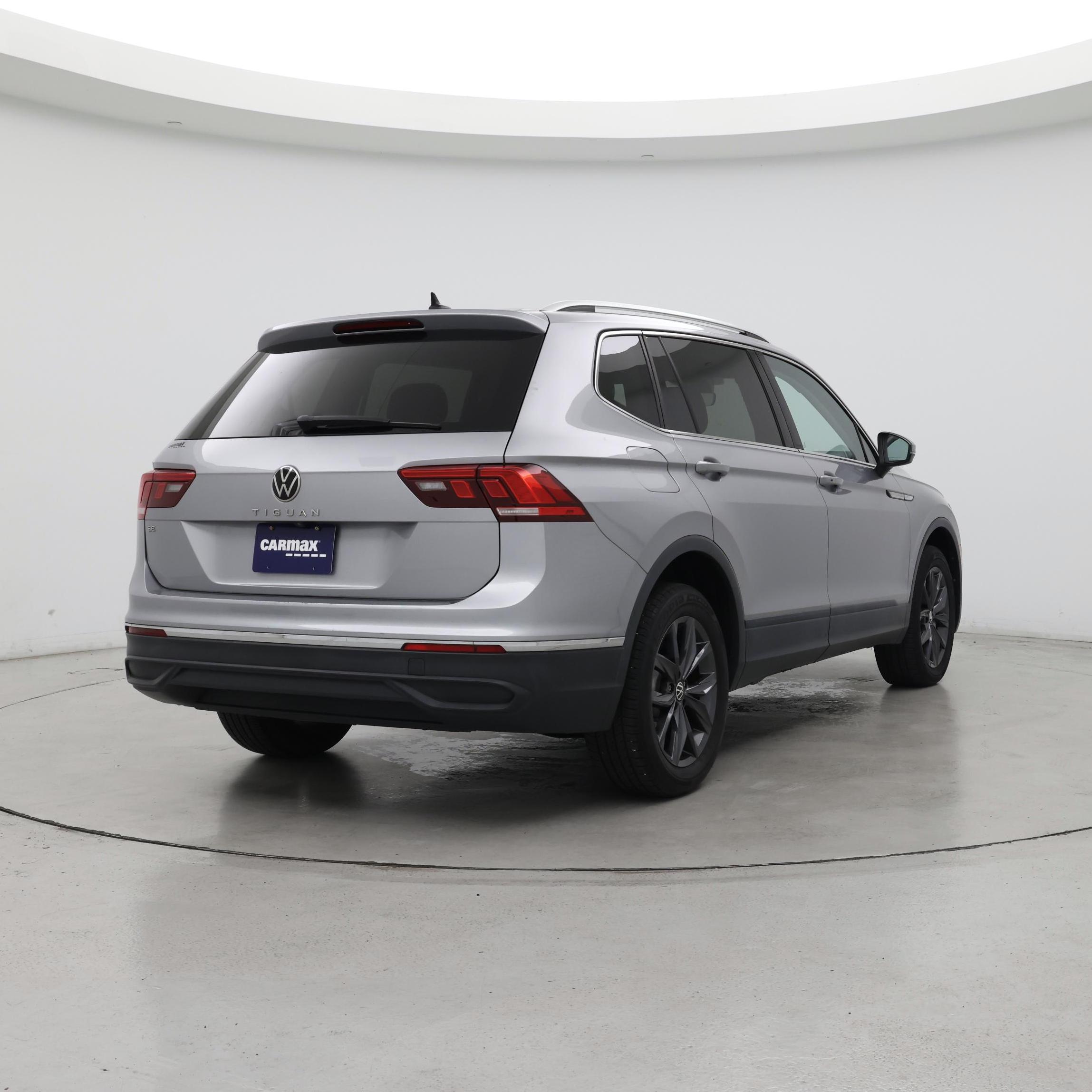 Thumbnail: 2022 Volkswagen Tiguan - 8