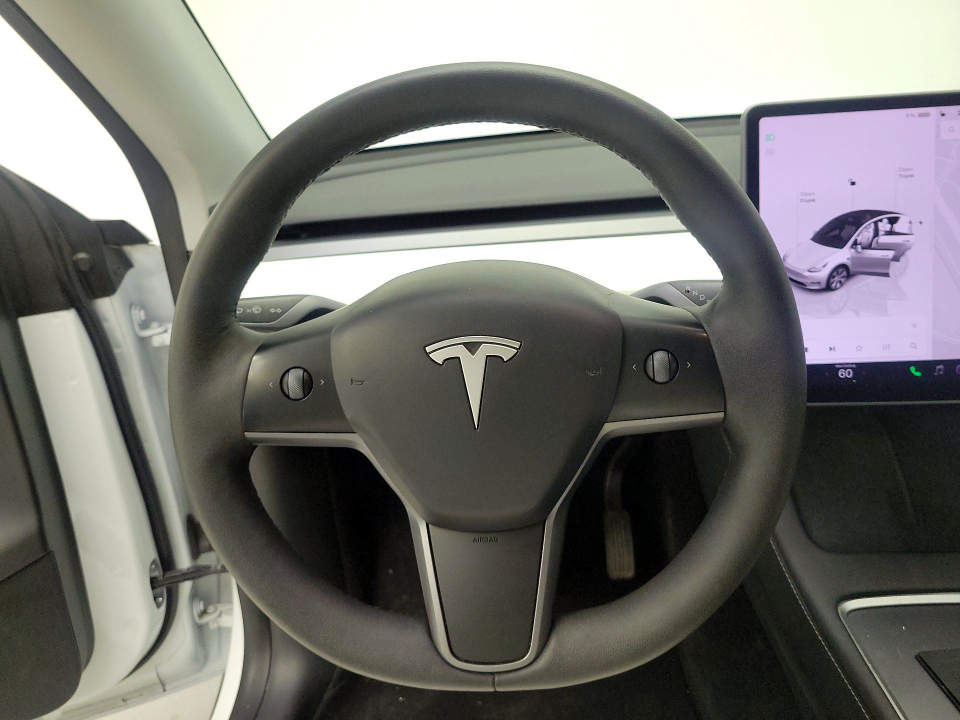 Thumbnail: 2023 Tesla Model Y - 10
