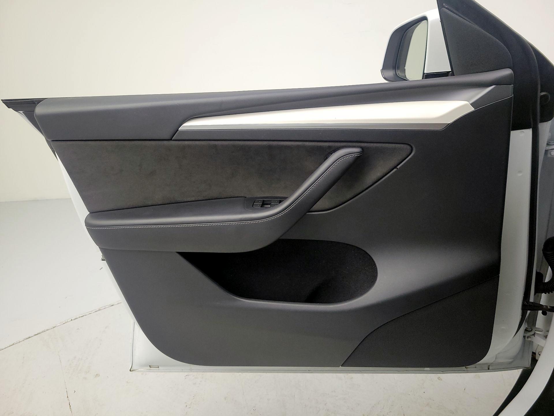 Thumbnail: 2023 Tesla Model Y - 12