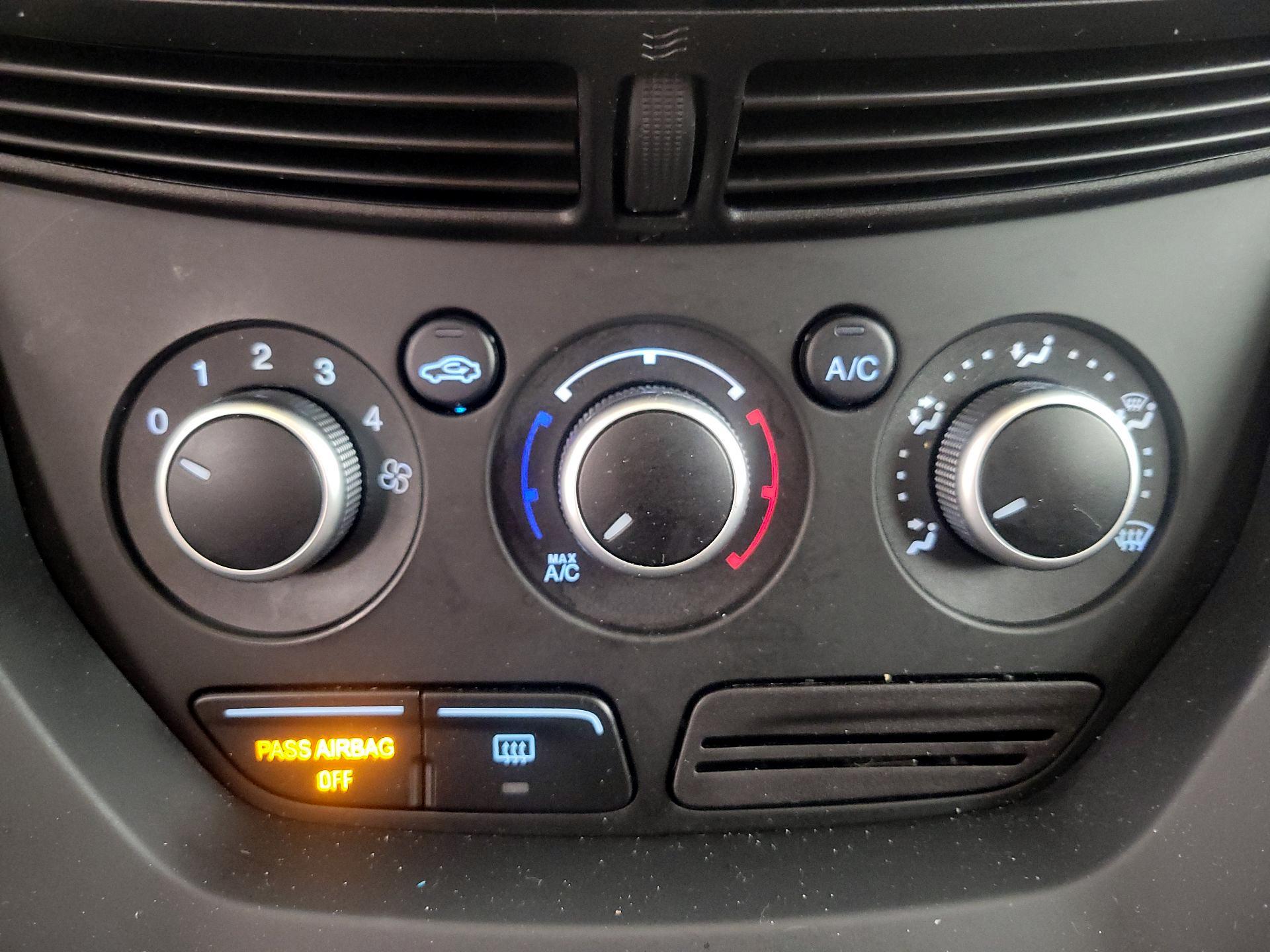 Thumbnail: 2015 Ford Escape - 16