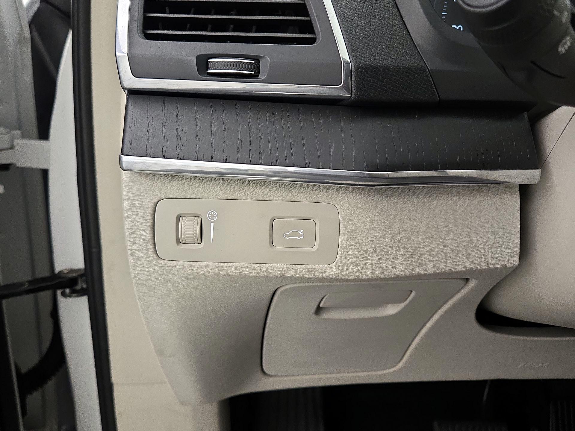 Thumbnail: 2020 Volvo XC90 - 13