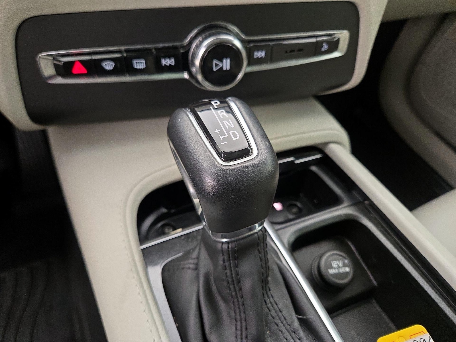 2020 Volvo XC90 Momentum - Photo 19