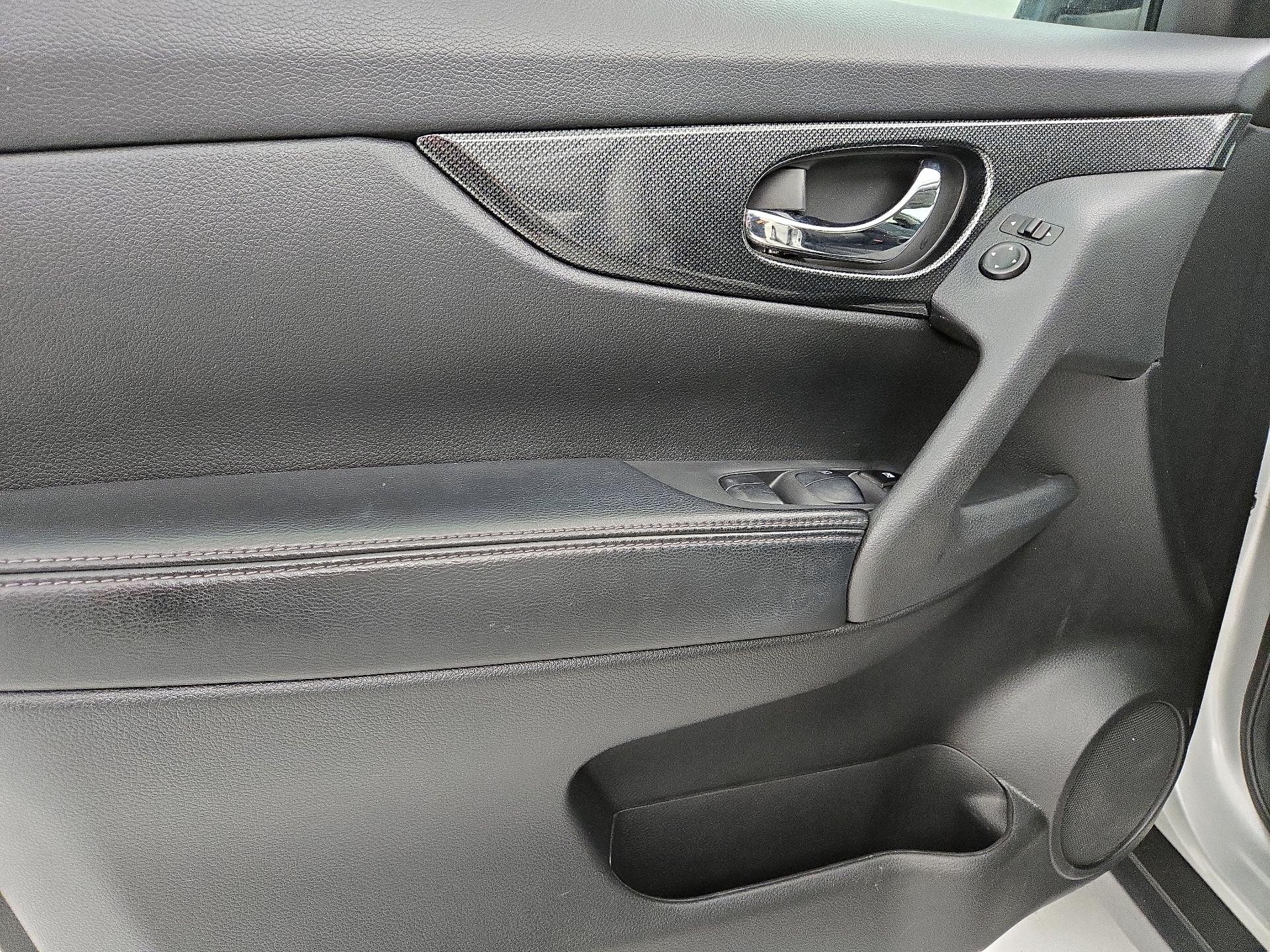 Thumbnail: 2015 Nissan Rogue - 12