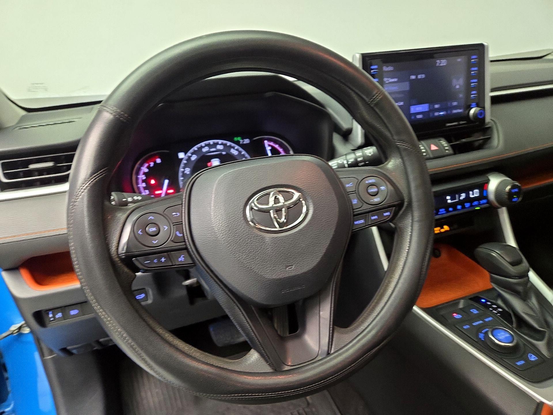 Thumbnail: 2019 Toyota RAV4 - 10